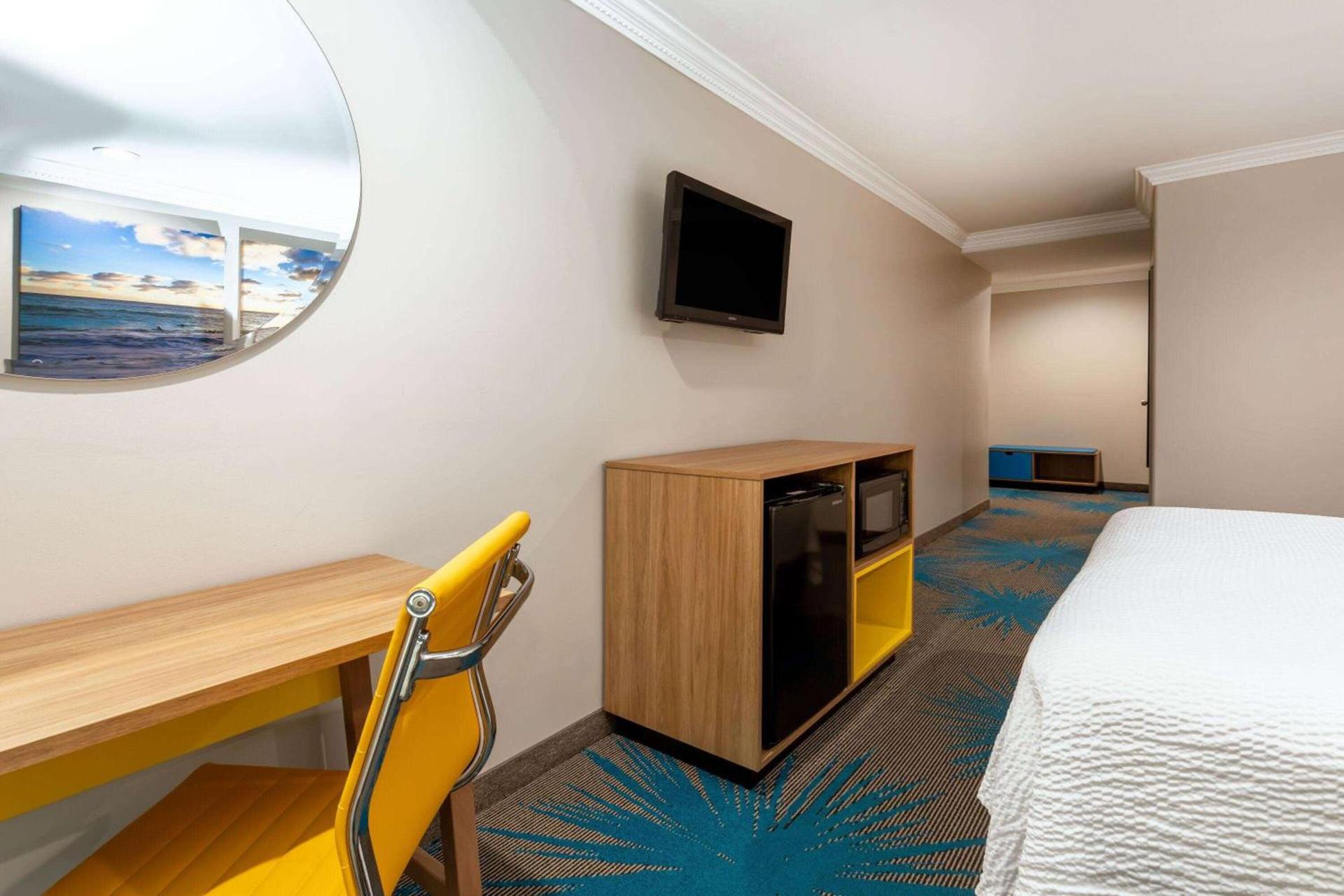 Days Inn by Wyndham Santa Monica photo 55