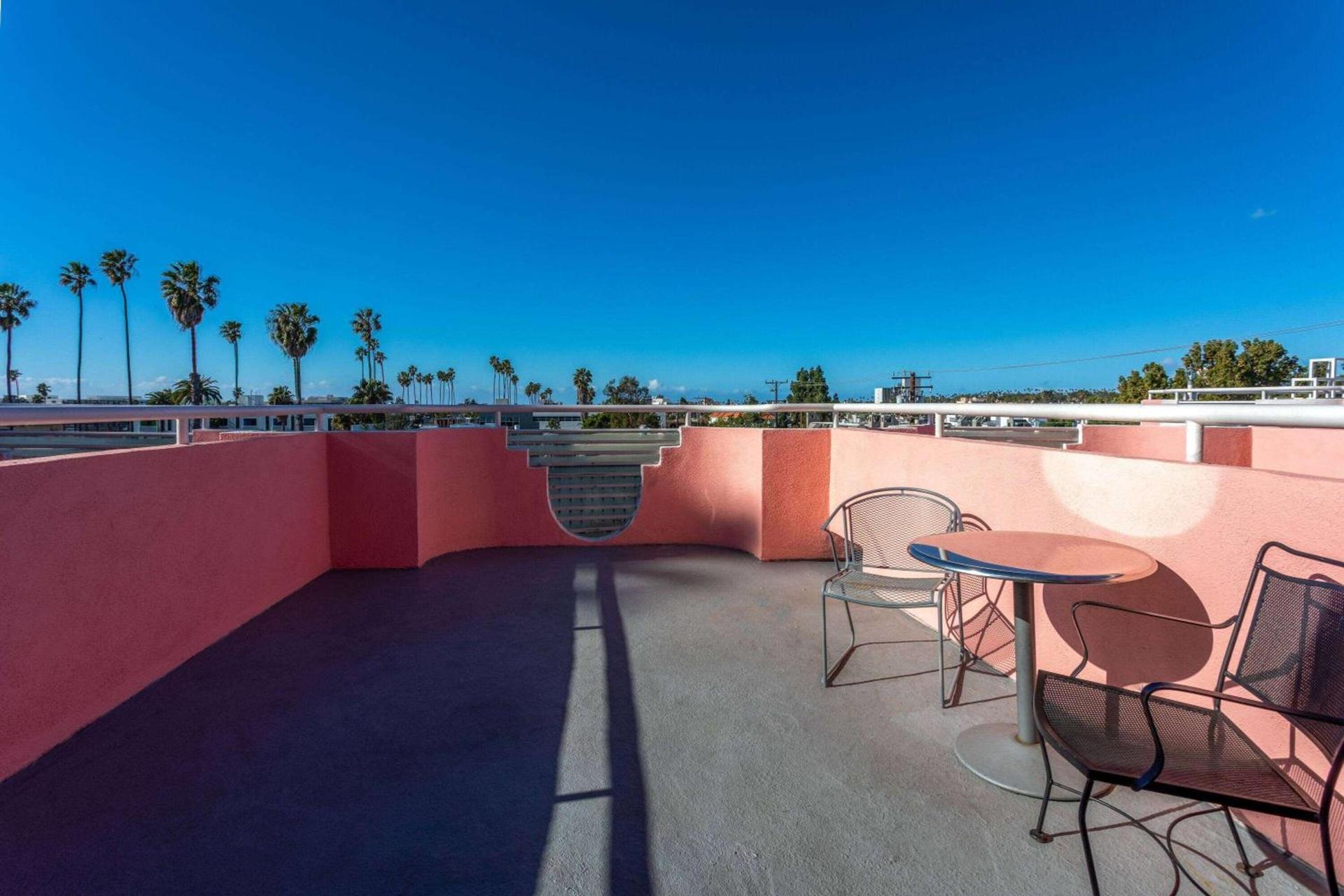 Days Inn by Wyndham Santa Monica photo 61
