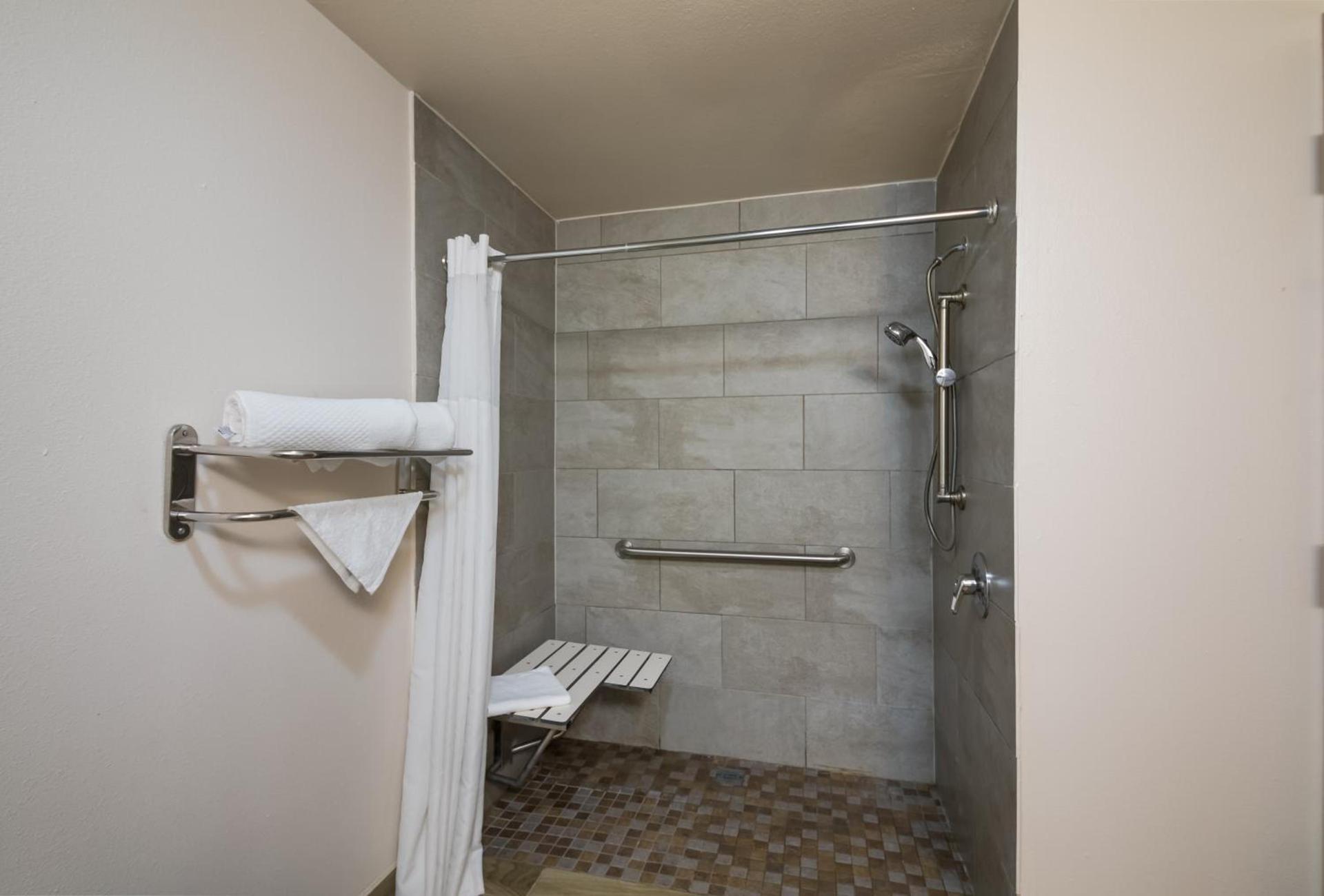 Quality Inn & Suites Round Rock photo 33