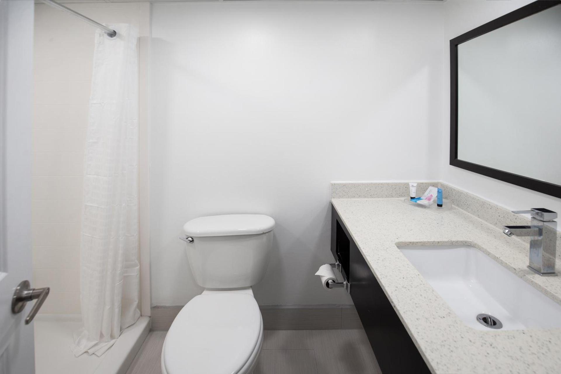 Blu Atlantic Hotel & Suites photo 45