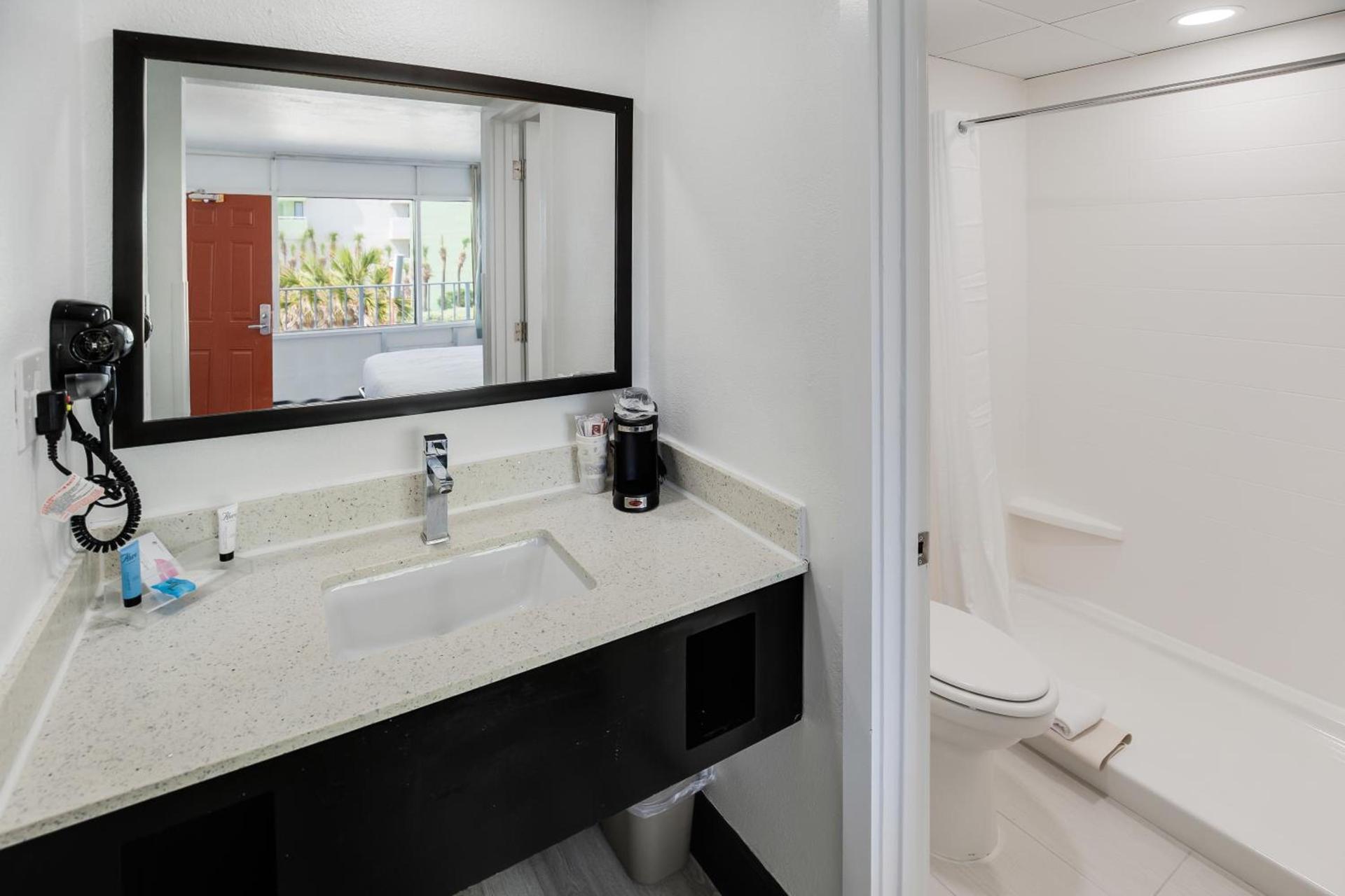 Blu Atlantic Hotel & Suites photo 39