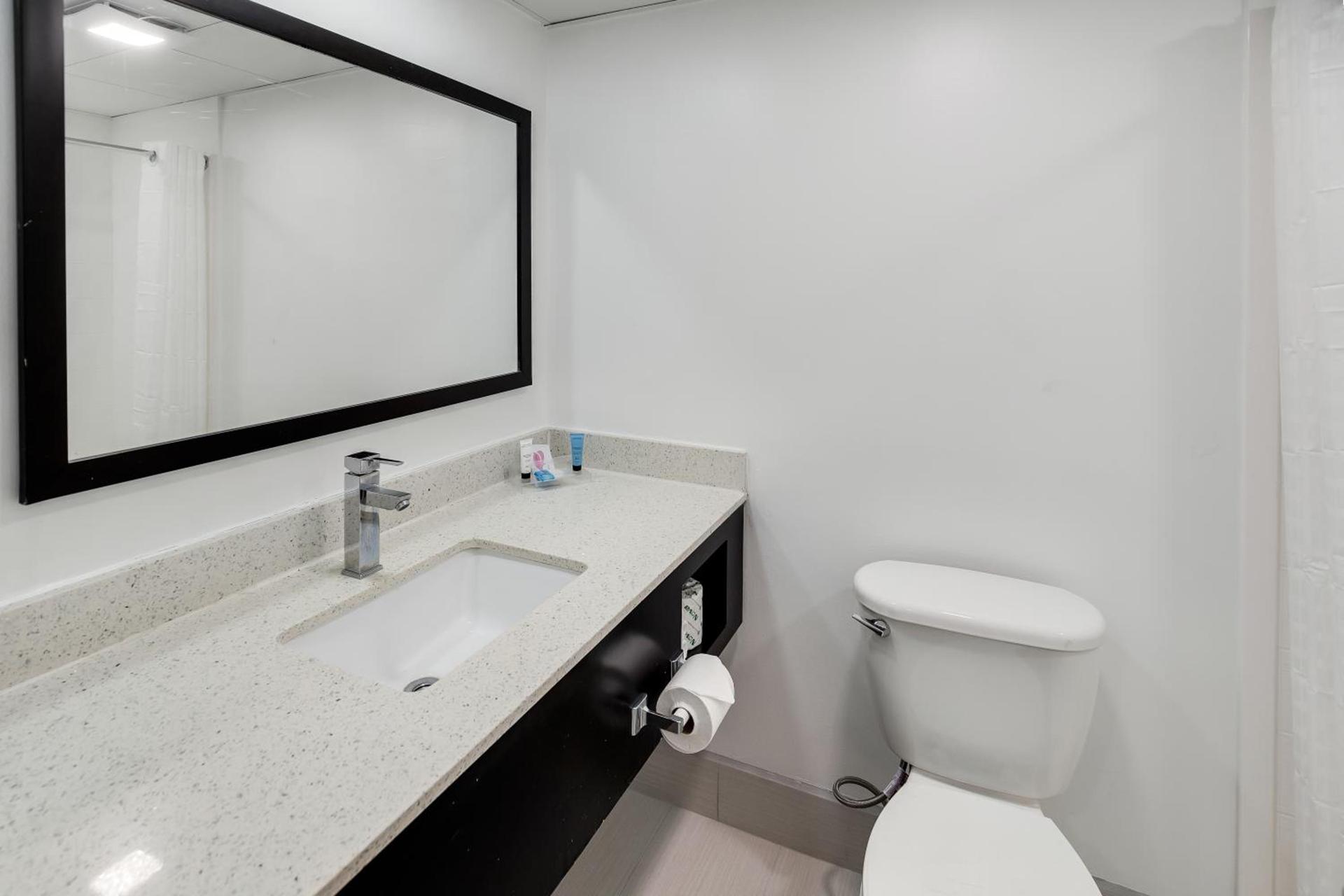 Blu Atlantic Hotel & Suites photo 49