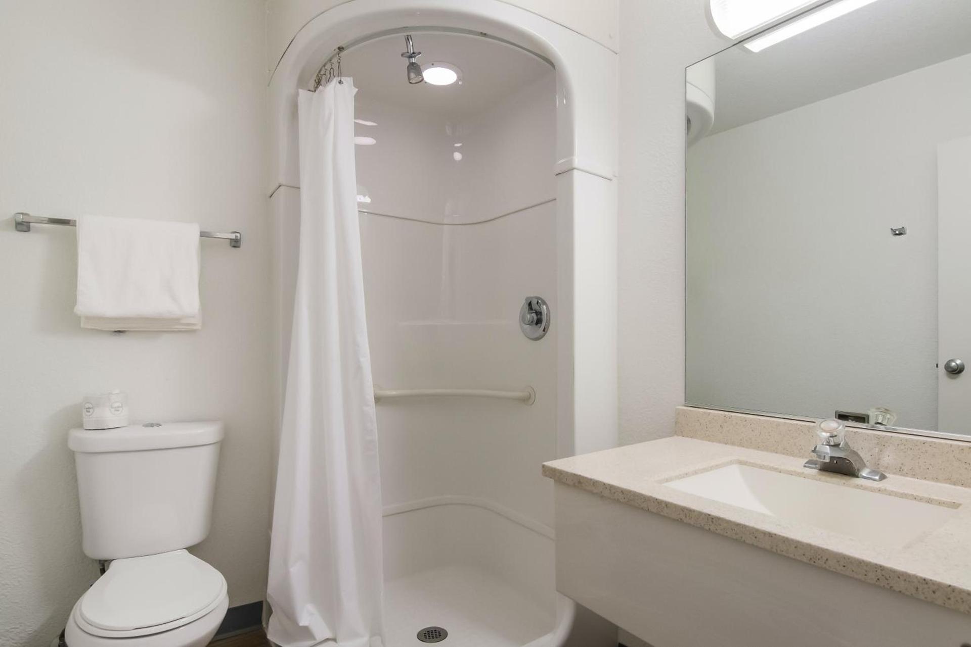 Rodeway Inn Greeley photo 32