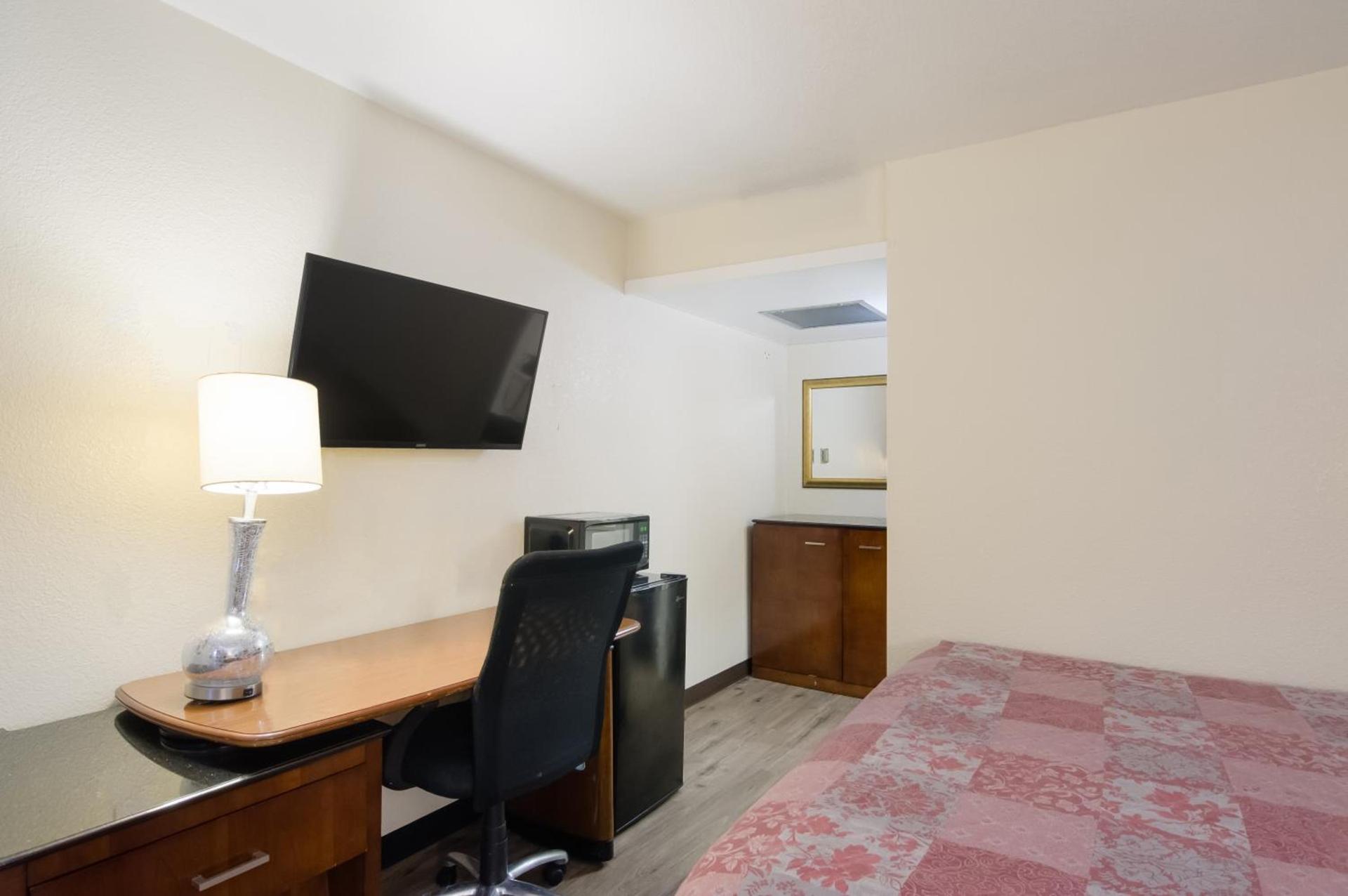 Rodeway Inn Greeley photo 35