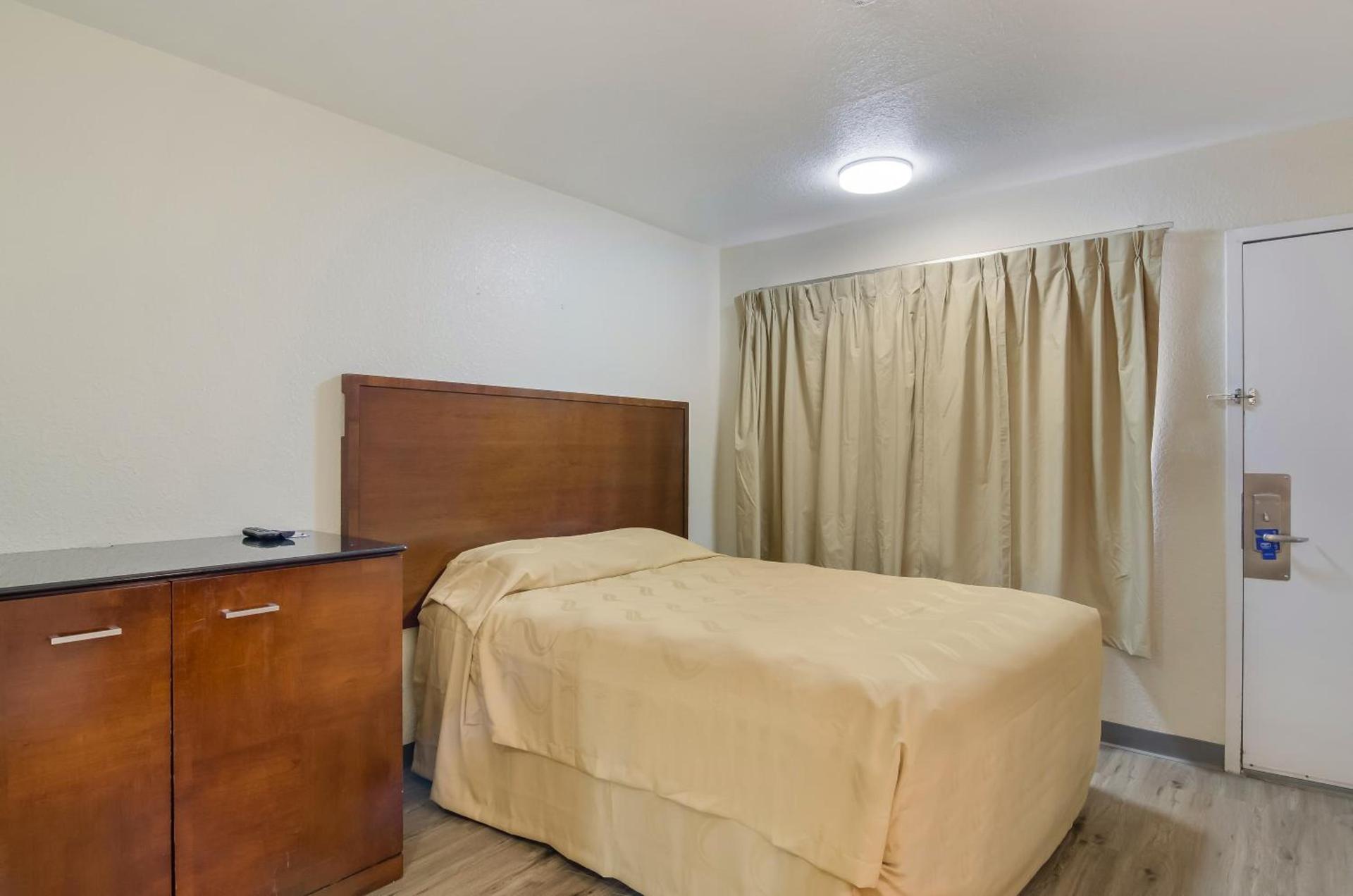 Rodeway Inn Greeley photo 37