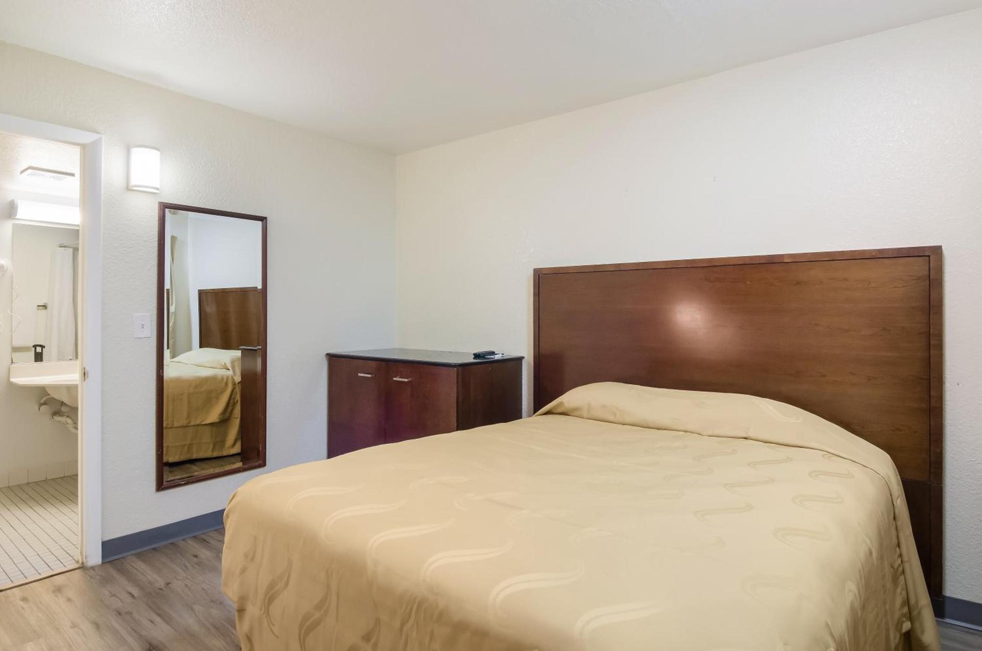 Rodeway Inn Greeley photo 38