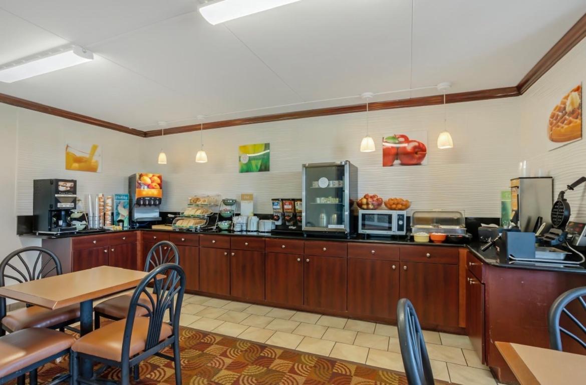 Quality Inn Enola - Harrisburg photo 40