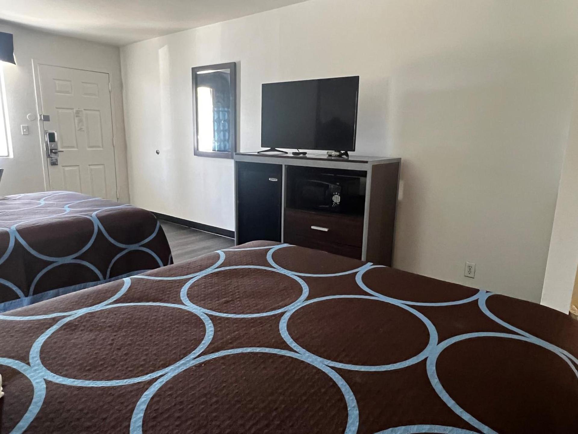 Super 8 by Wyndham Slidell photo 58