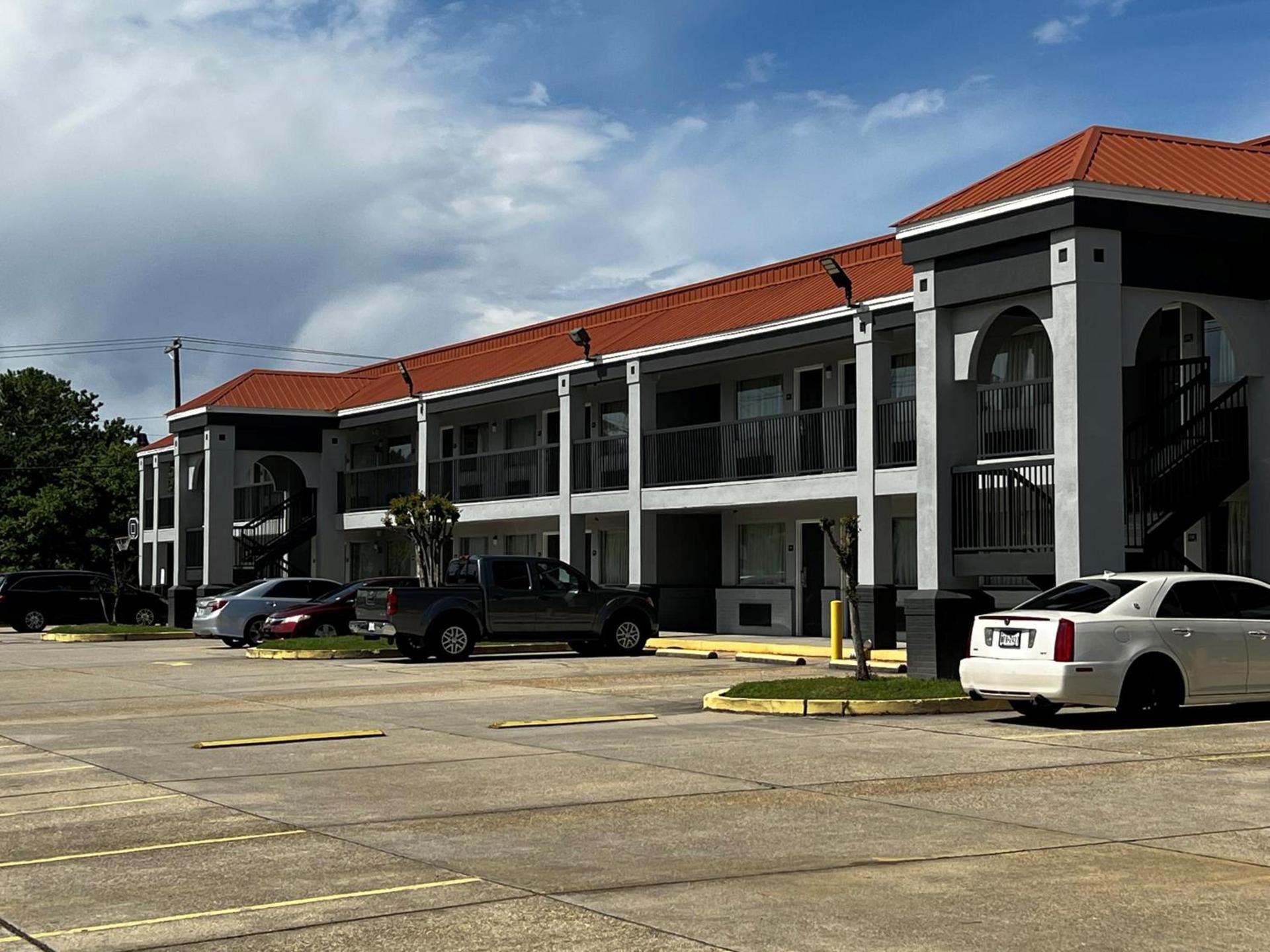 Super 8 by Wyndham Slidell photo 73