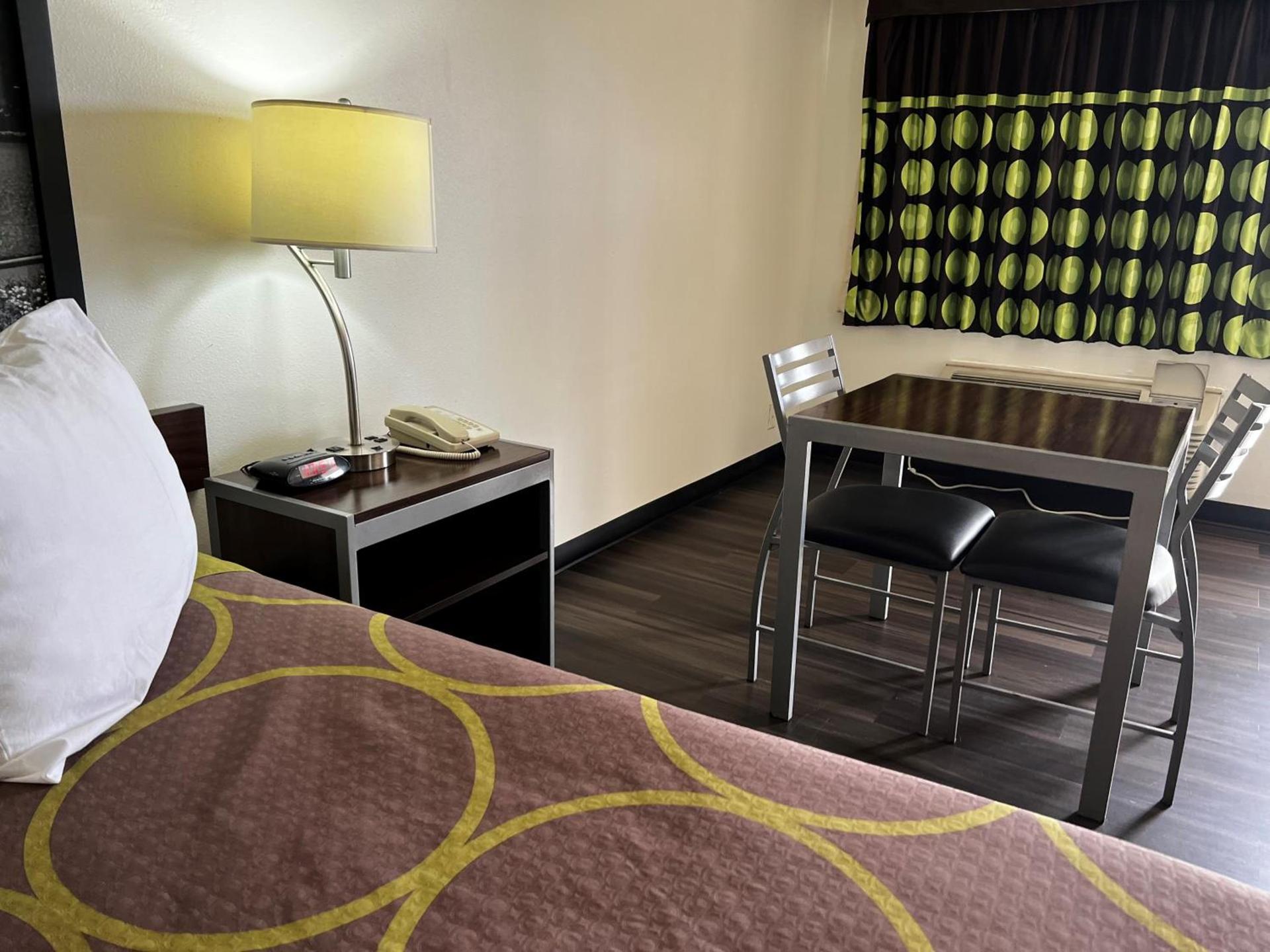 Super 8 by Wyndham Slidell photo 84