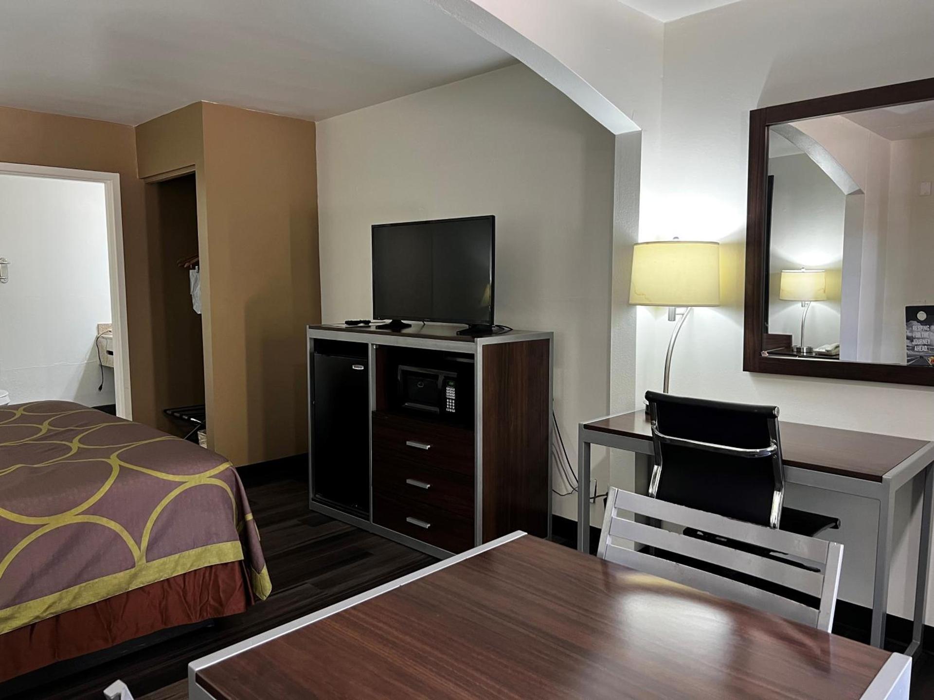 Super 8 by Wyndham Slidell photo 88