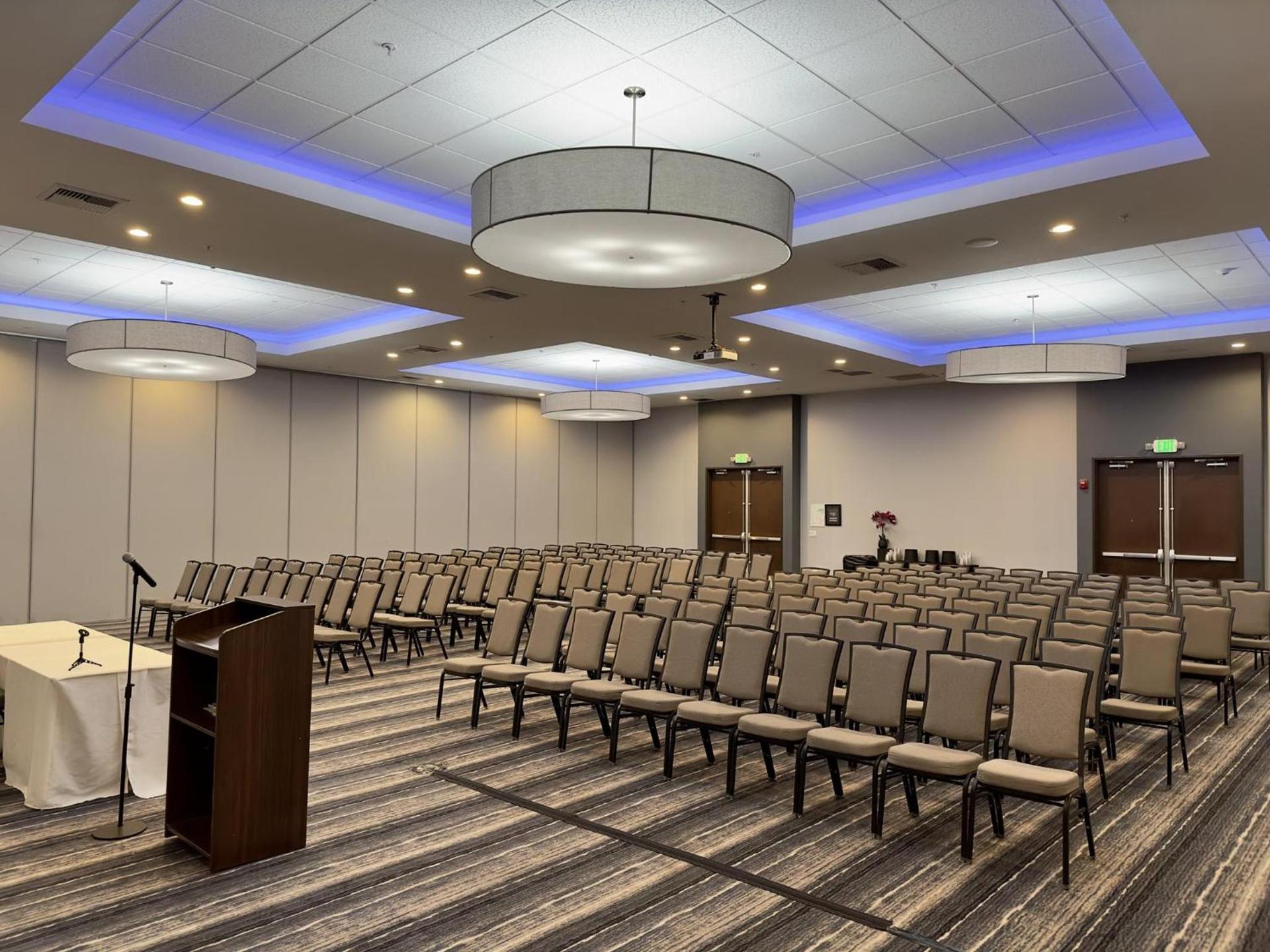 Holiday Inn Carlsbad/San Diego by IHG photo 61