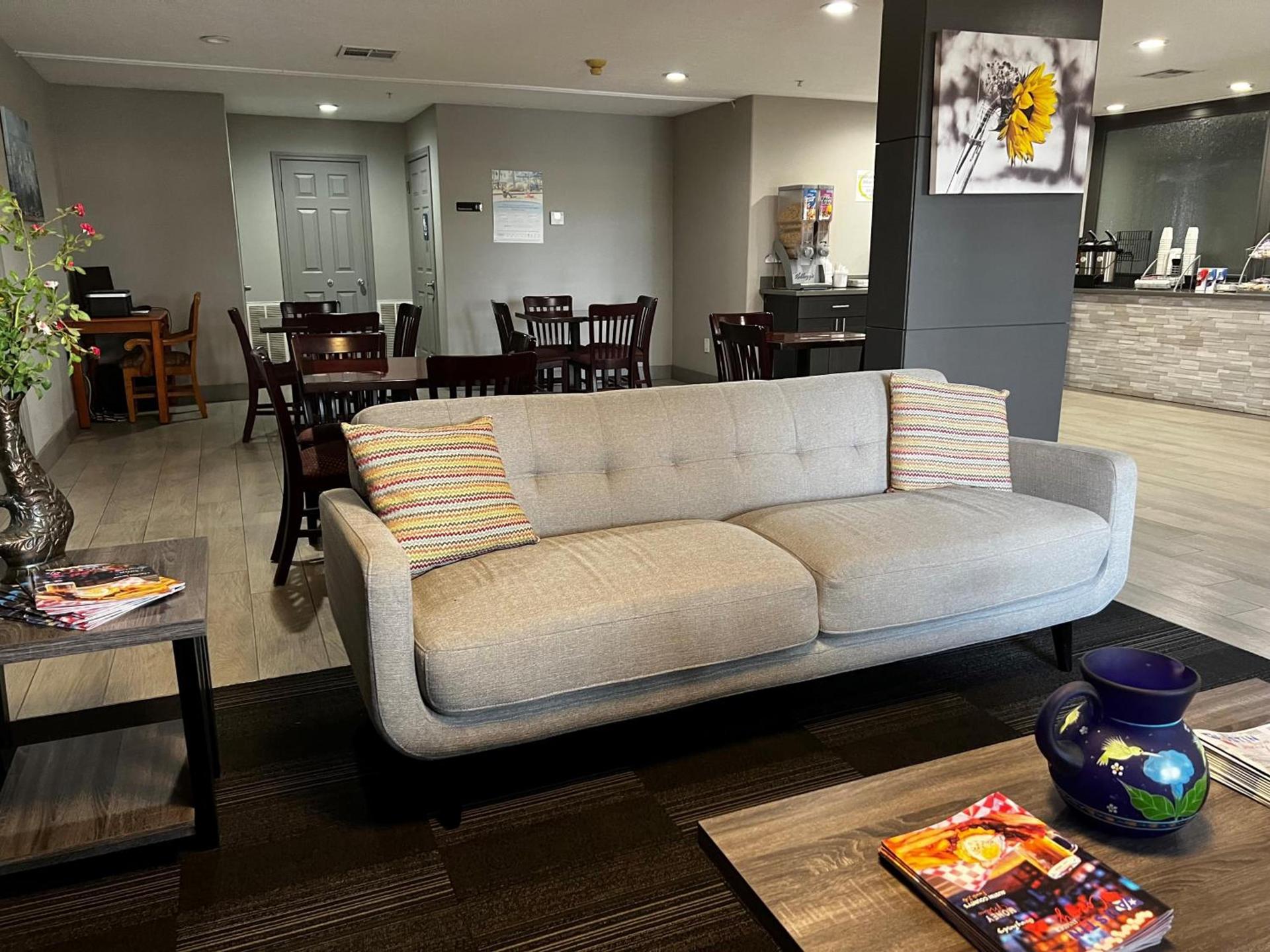 Super 8 by Wyndham Sealy photo 23