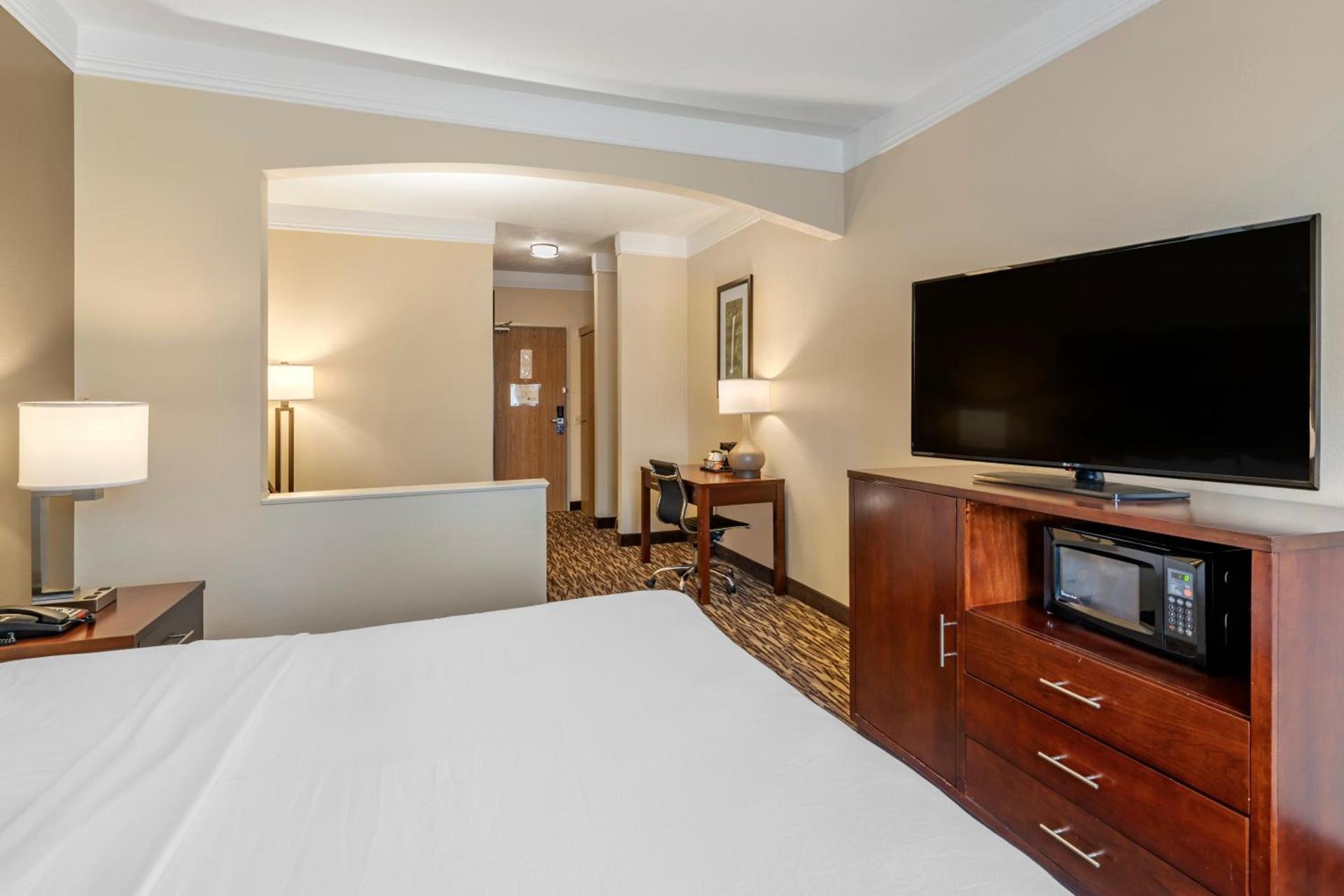 Comfort Suites Salem photo 25