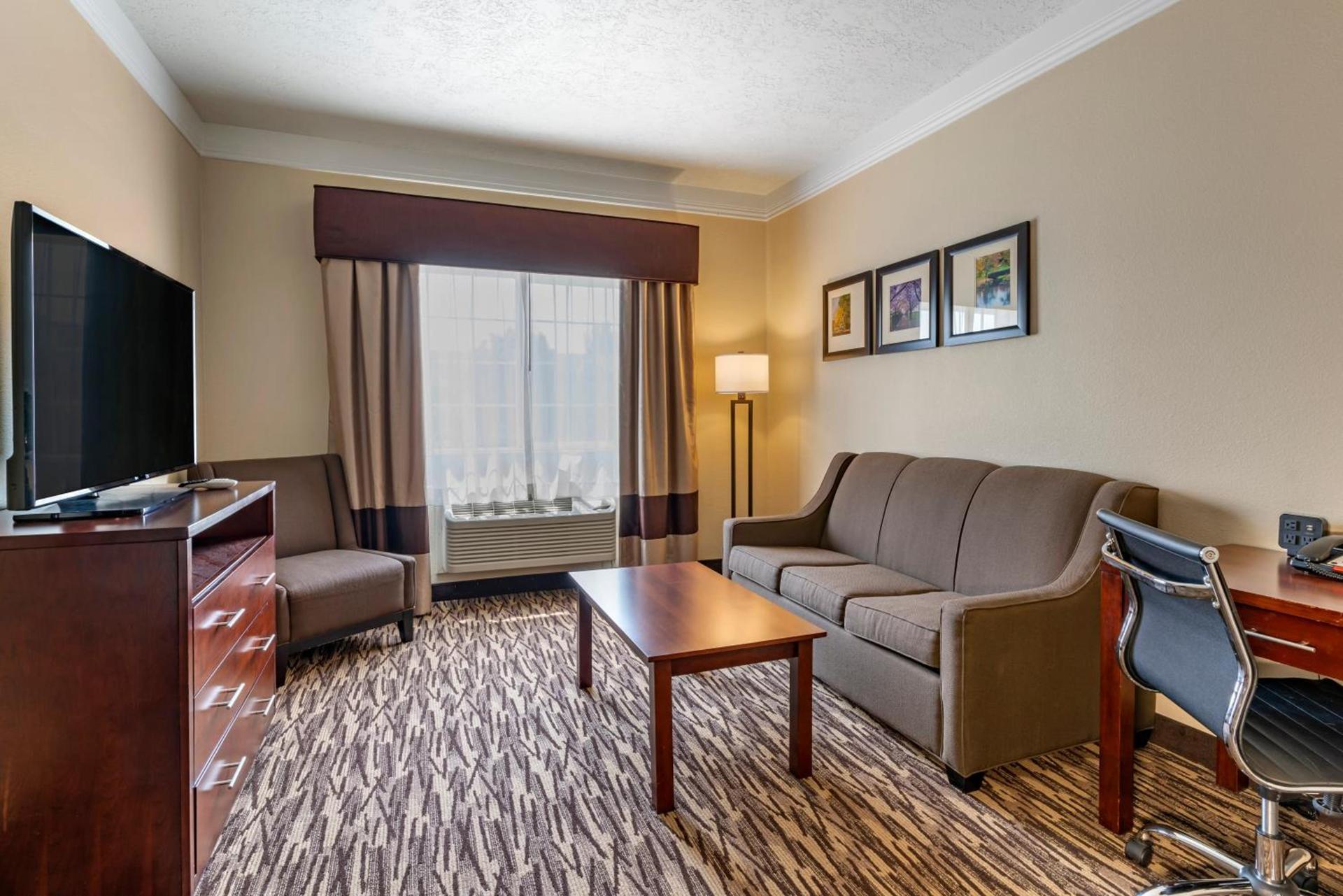 Comfort Suites Salem photo 29