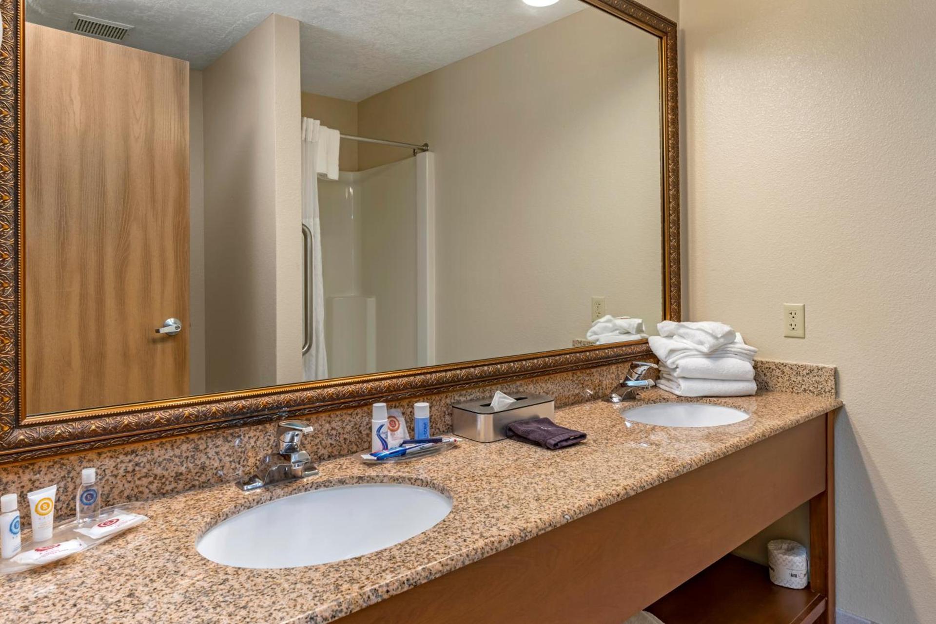 Comfort Suites Salem photo 30