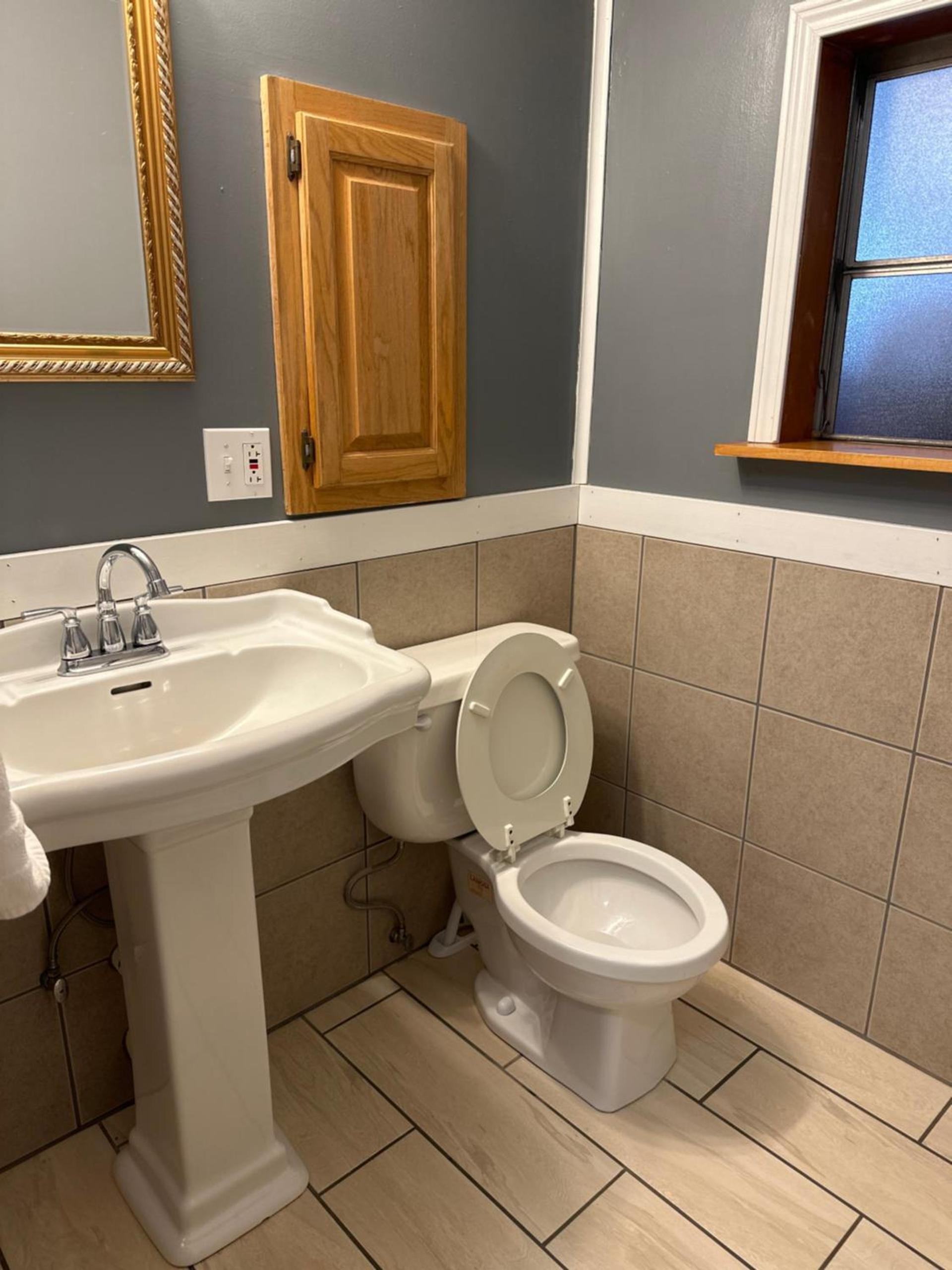 Foster Lake Inn photo 4