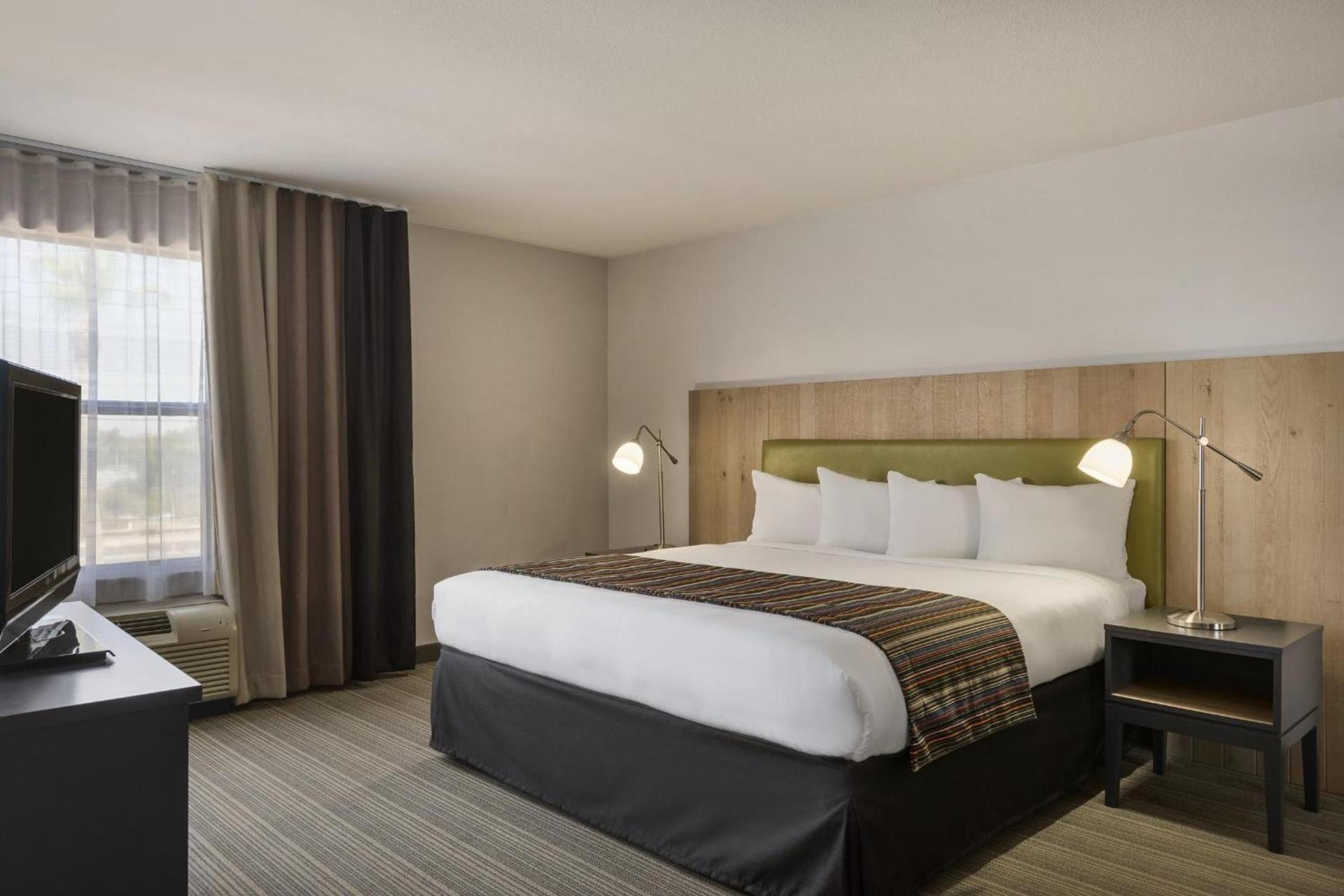 GreenTree Inn & Suites Phoenix Sky Harbor photo 12