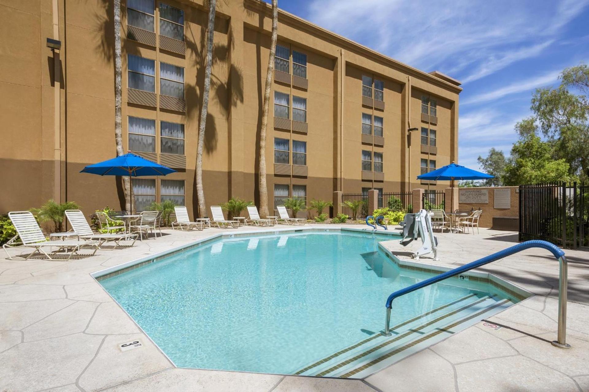 GreenTree Inn & Suites Phoenix Sky Harbor photo 5