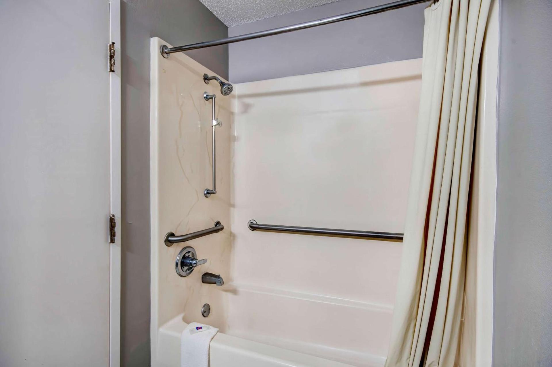Studio 6 Extended Stay - Ocean Springs, MS photo 9