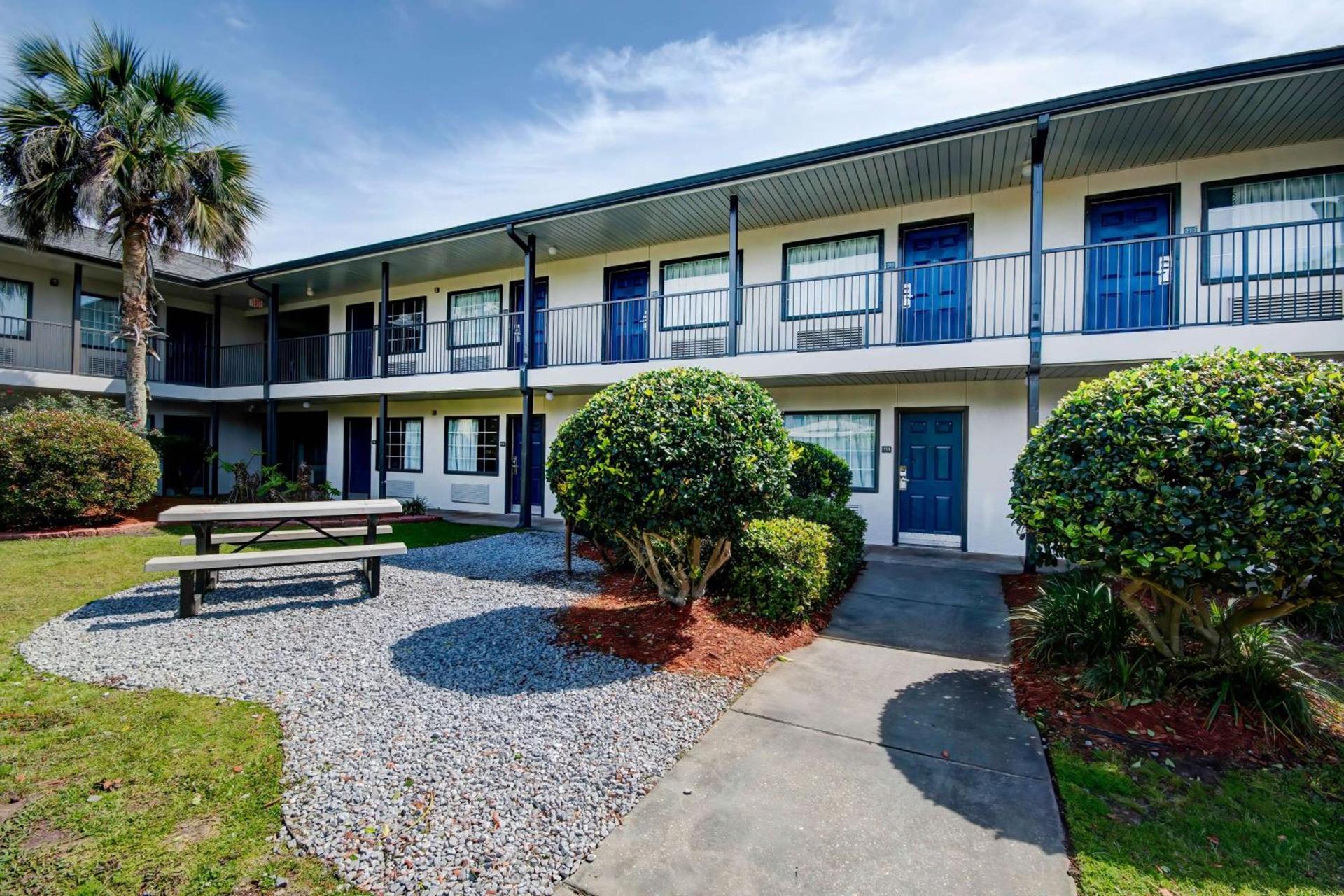 Studio 6 Extended Stay - Ocean Springs, MS photo 2