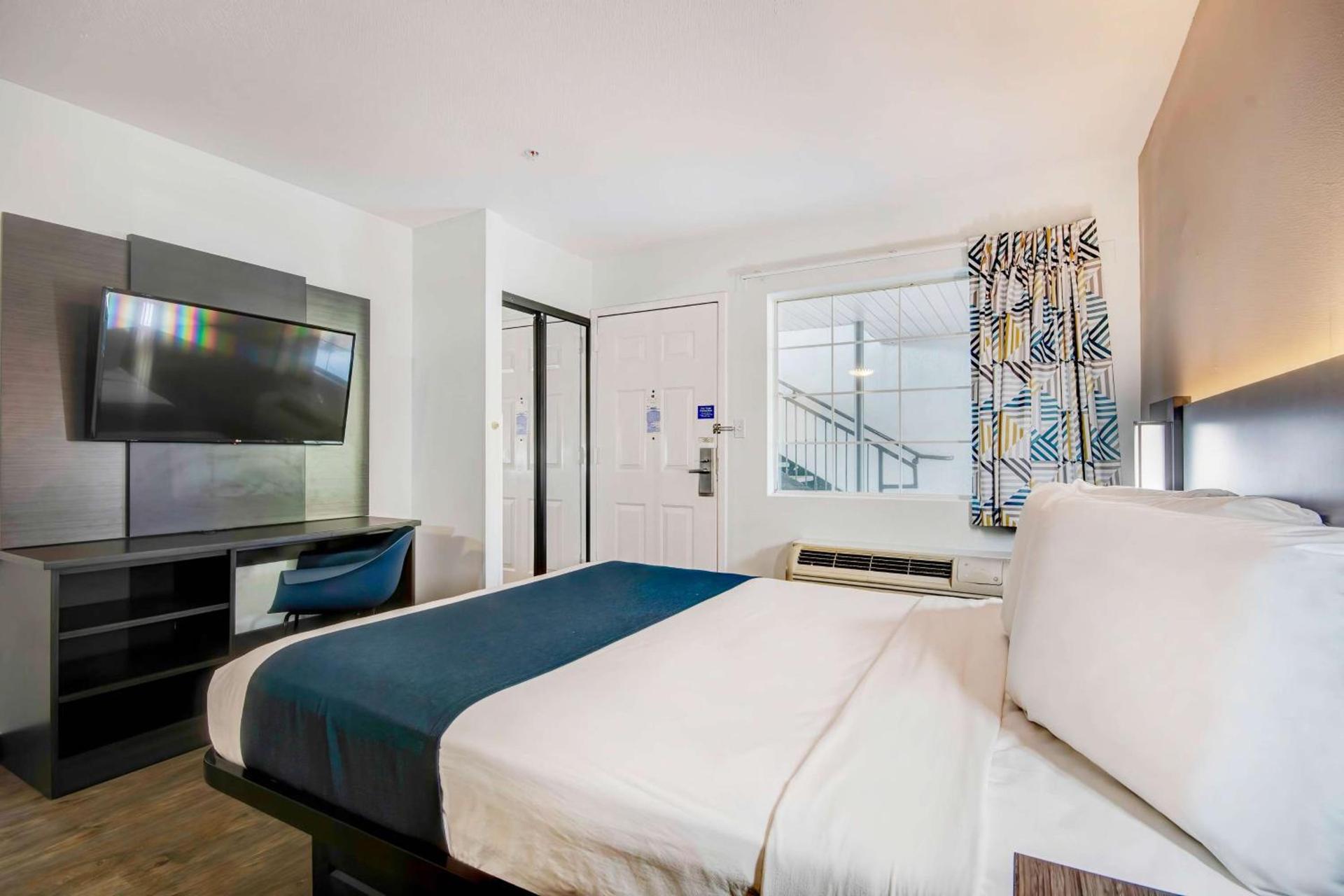 Studio 6 Extended Stay - Ocean Springs, MS photo 11