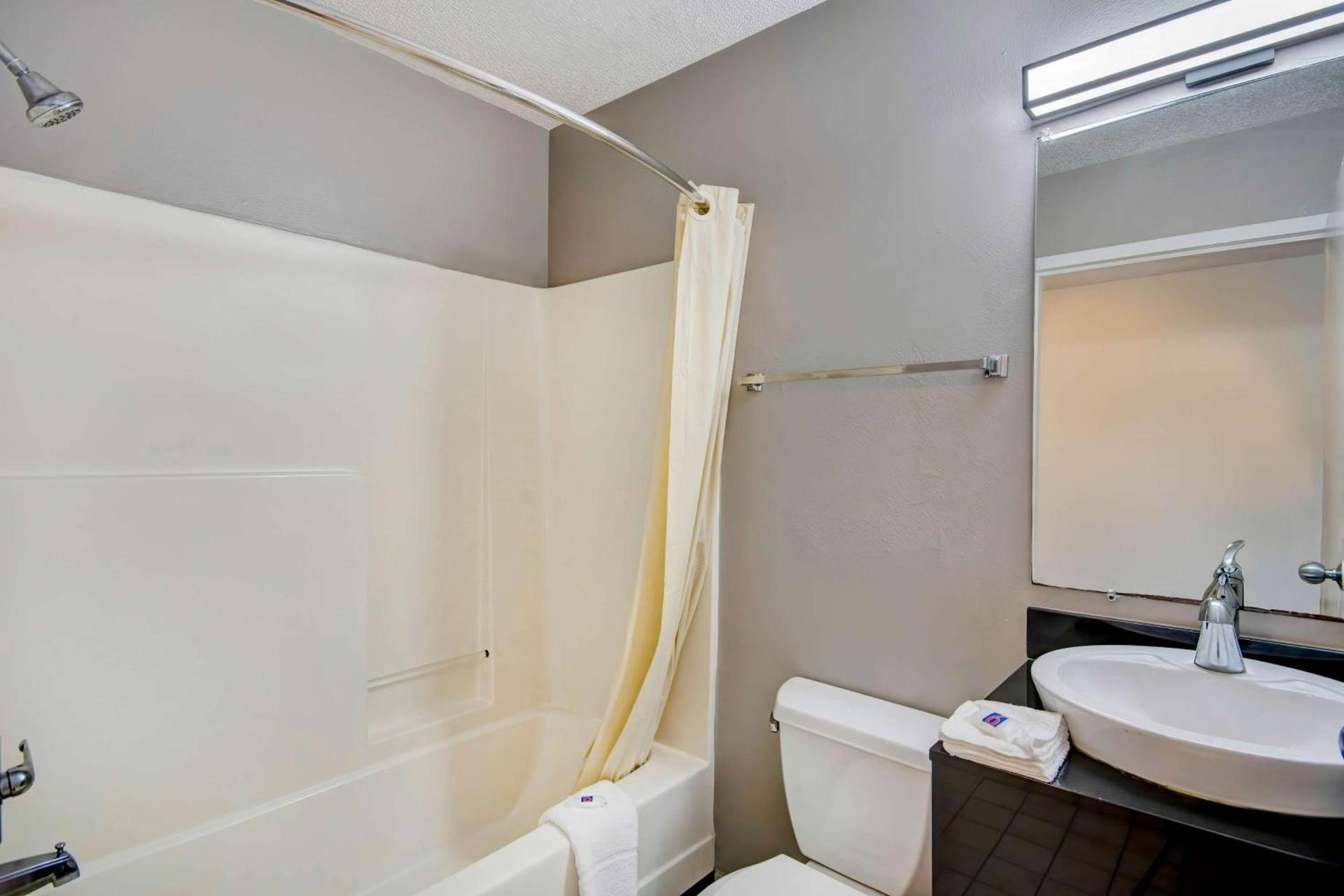 Studio 6 Extended Stay - Ocean Springs, MS photo 18