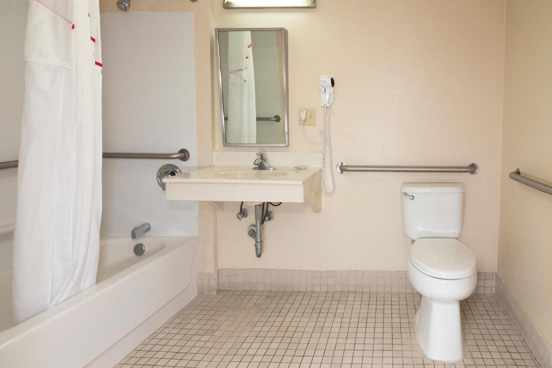 Red Roof Inn PLUS Miami Airport photo 32