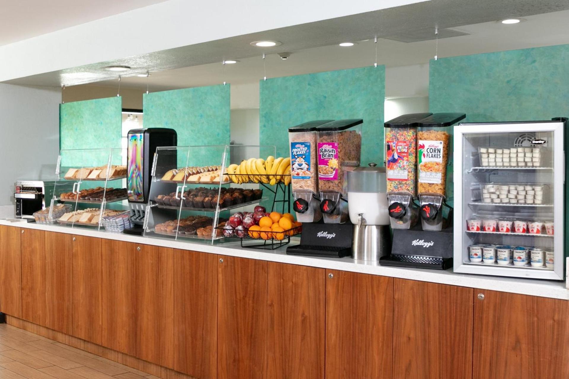 Red Roof Inn PLUS Miami Airport photo 13