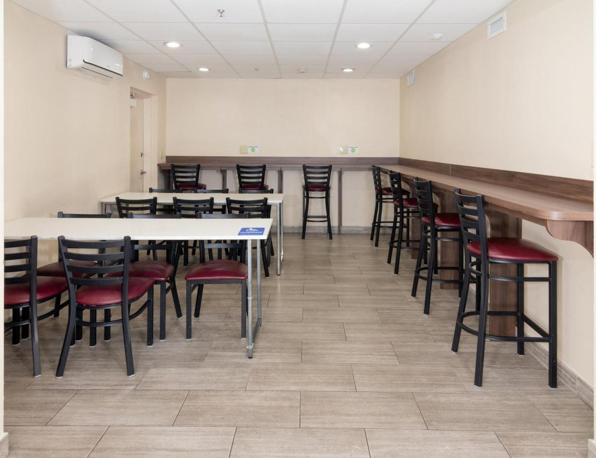 Red Roof Inn PLUS Miami Airport photo 14