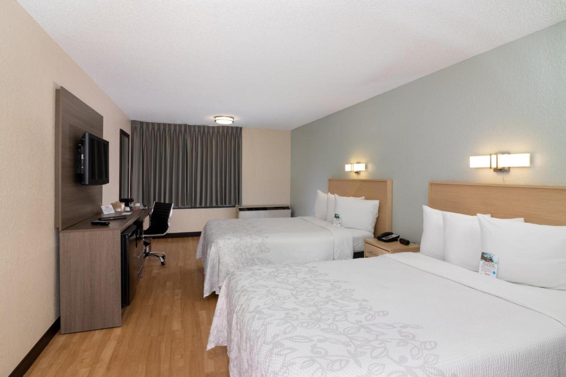 Red Roof Inn PLUS Miami Airport photo 23