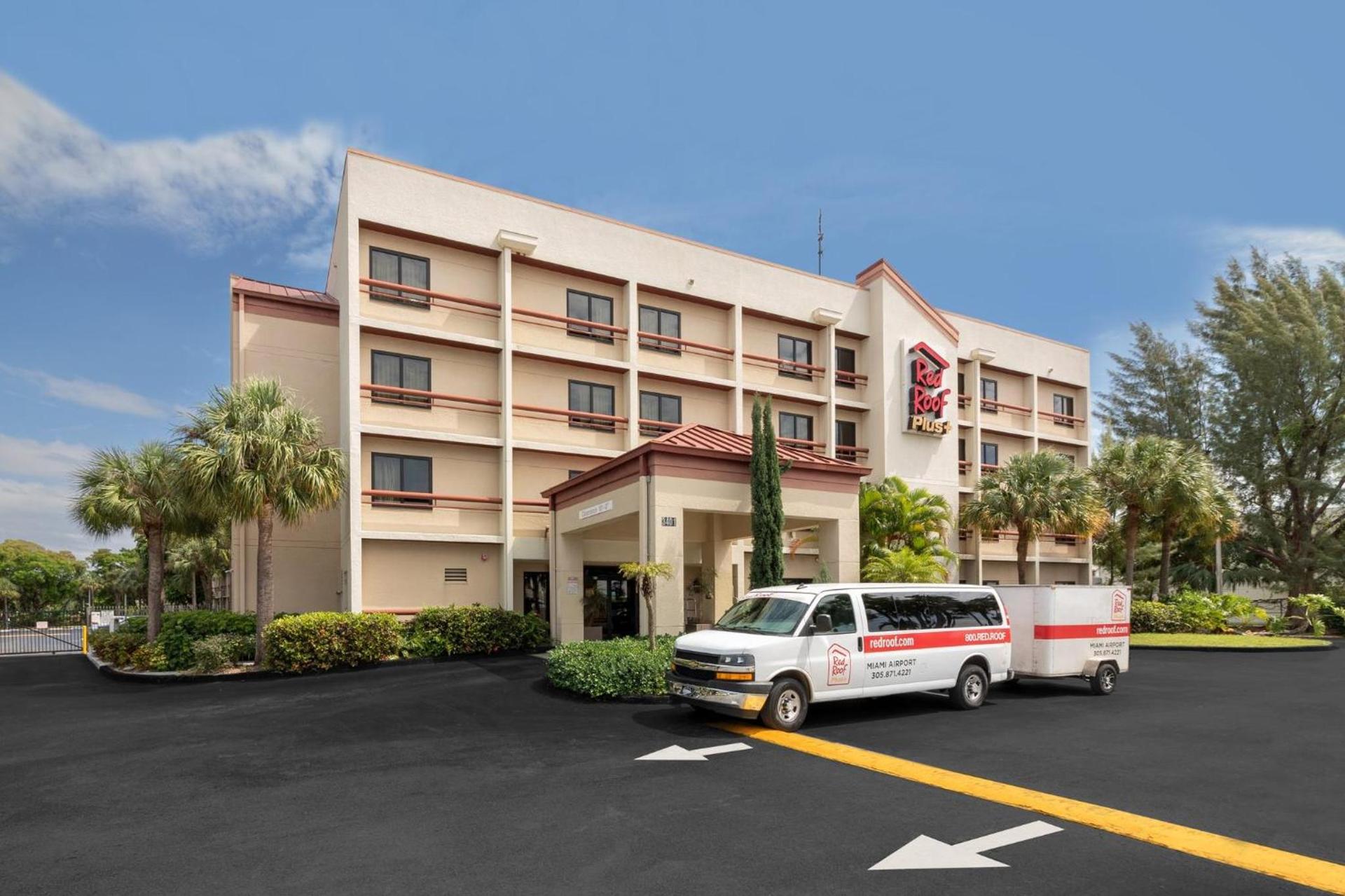 Red Roof Inn PLUS Miami Airport photo 2