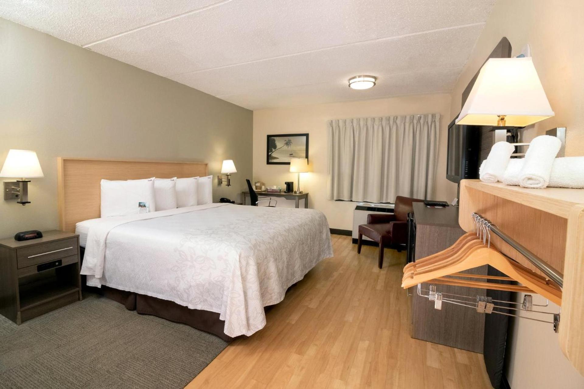 Red Roof Inn PLUS Miami Airport photo 25