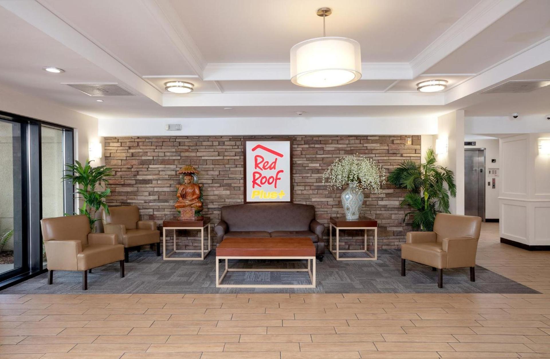 Red Roof Inn PLUS Miami Airport photo 10