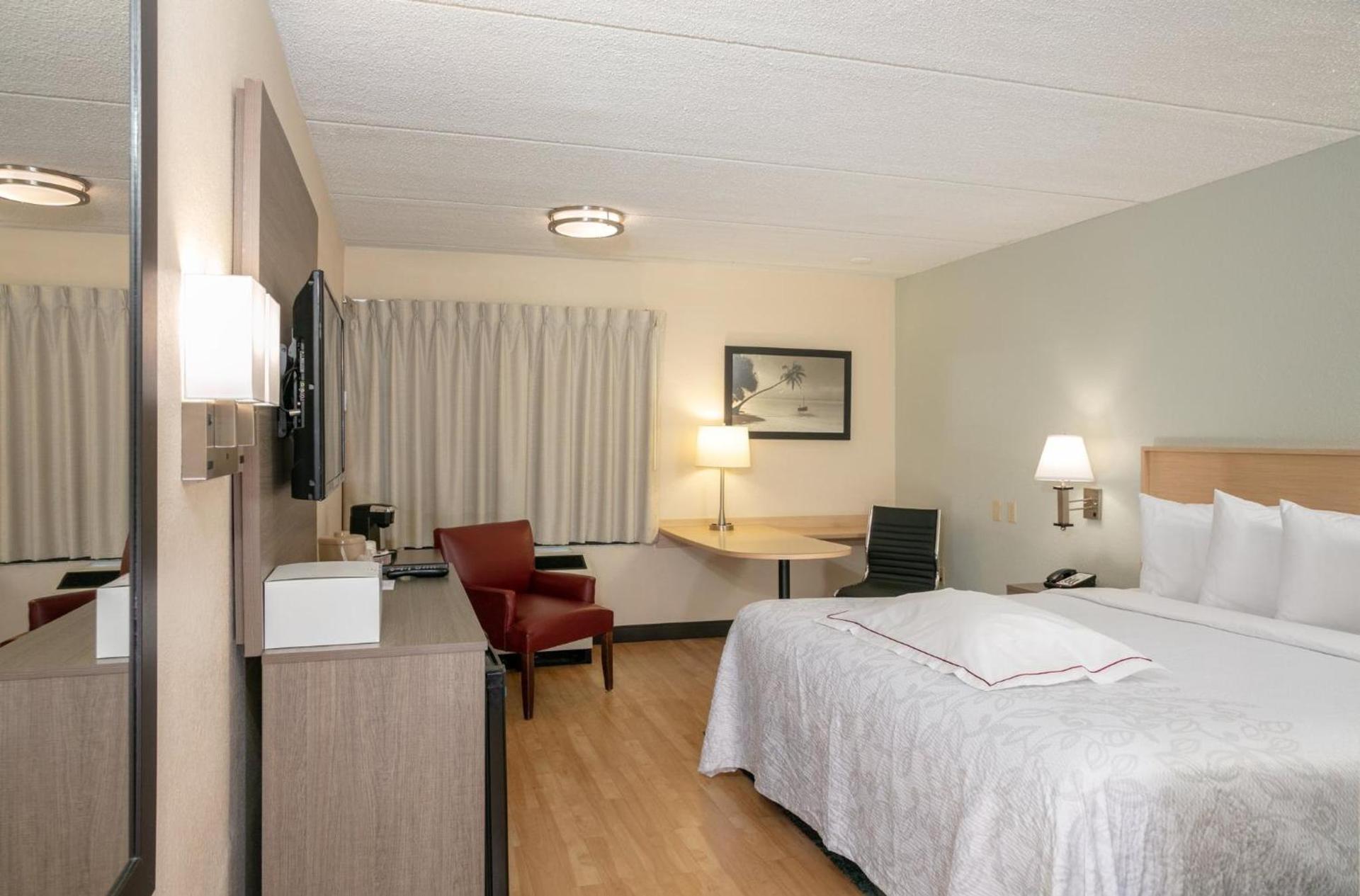 Red Roof Inn PLUS Miami Airport photo 22