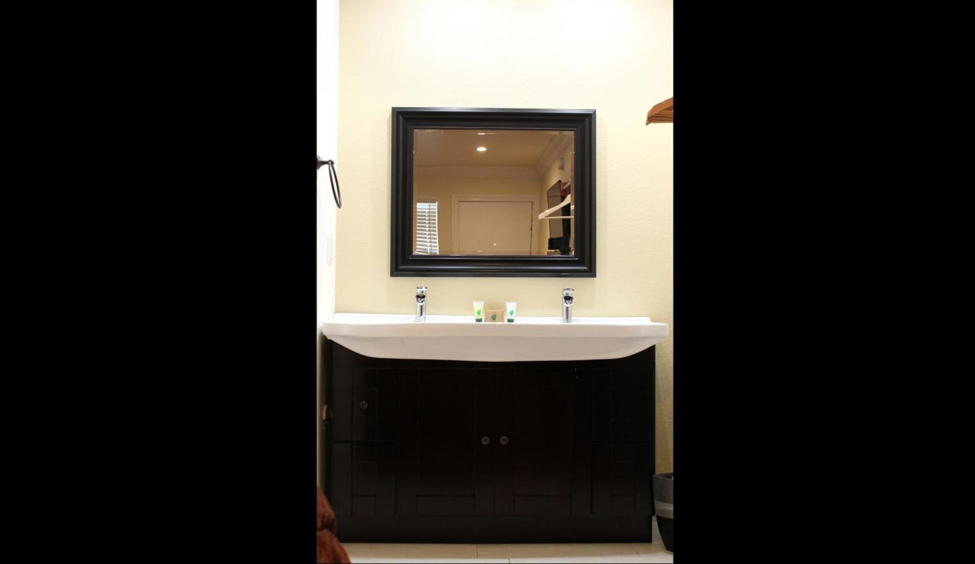 Lombard Plaza Motel photo 15
