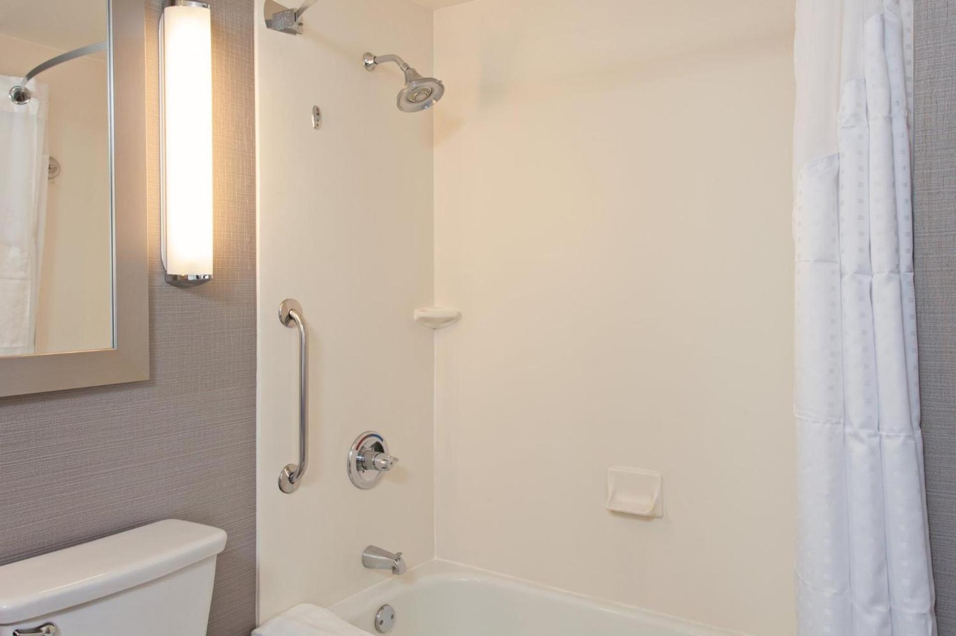 Holiday Inn Express Hotel & Suites Fisherman's Wharf by IHG photo 40