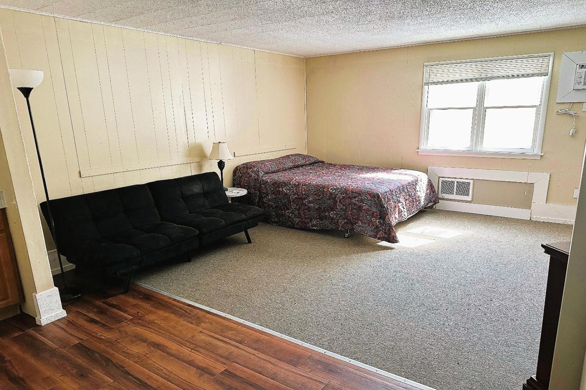 Love Hotels Timberline By OYO Lake Superior photo 6