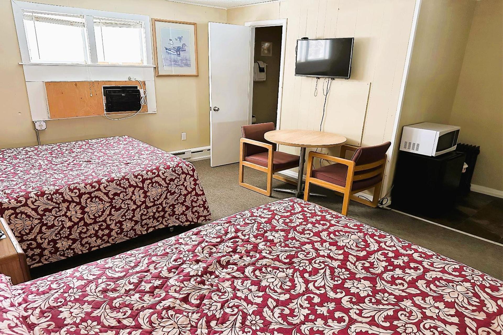Love Hotels Timberline By OYO Lake Superior photo 11