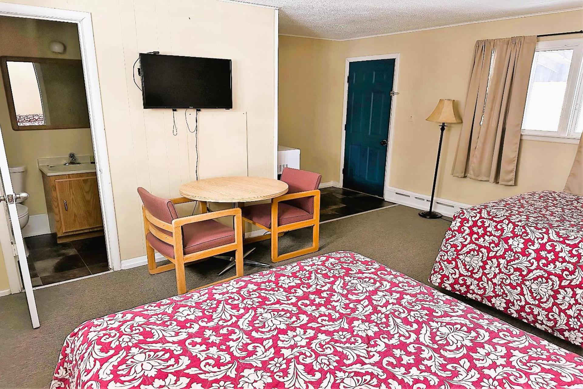 Love Hotels Timberline By OYO Lake Superior photo 12