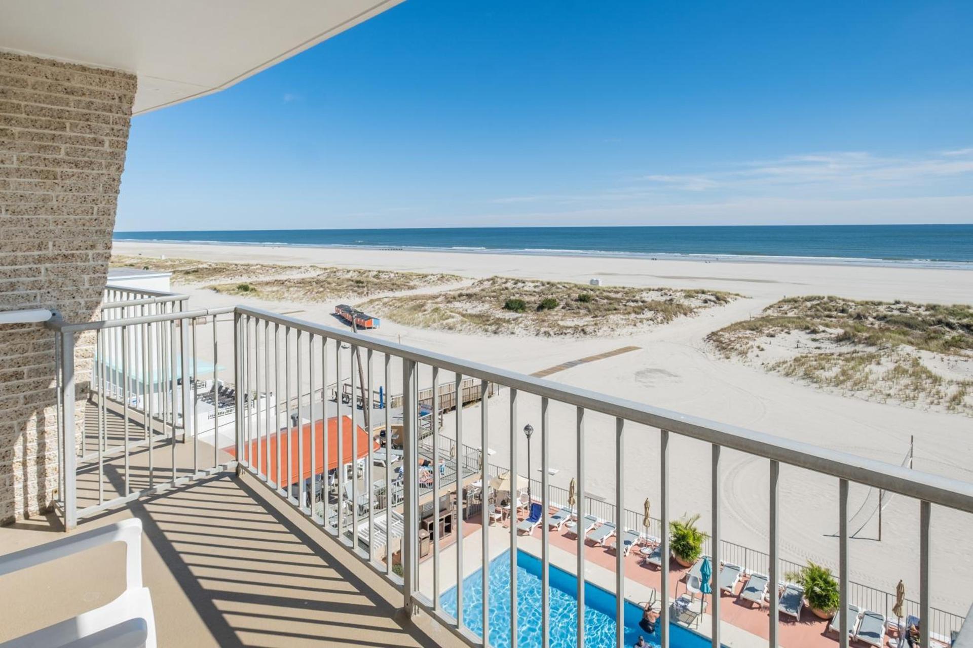 Reges Oceanfront Resort photo 23