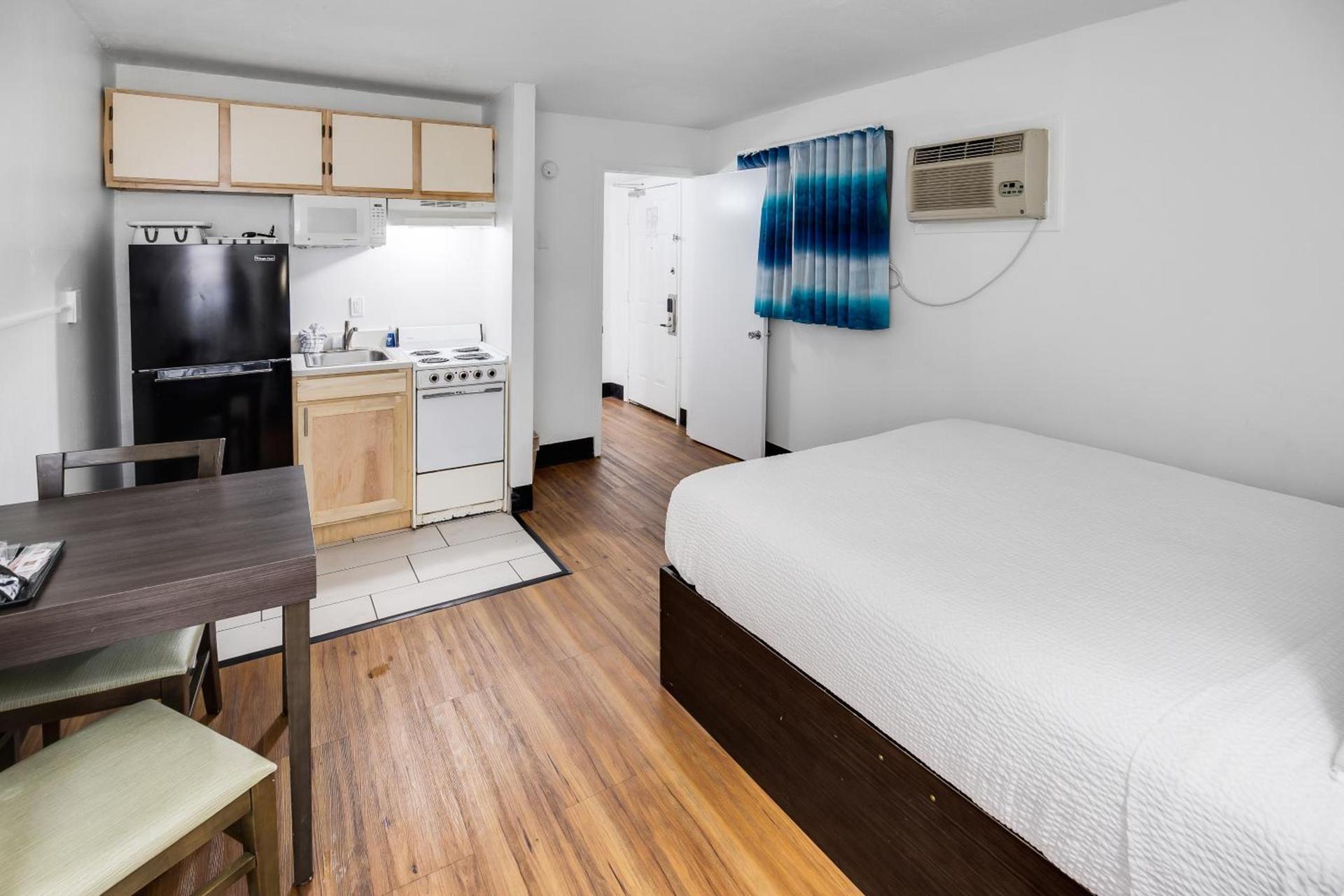 Tropical Seas Hotel photo 88