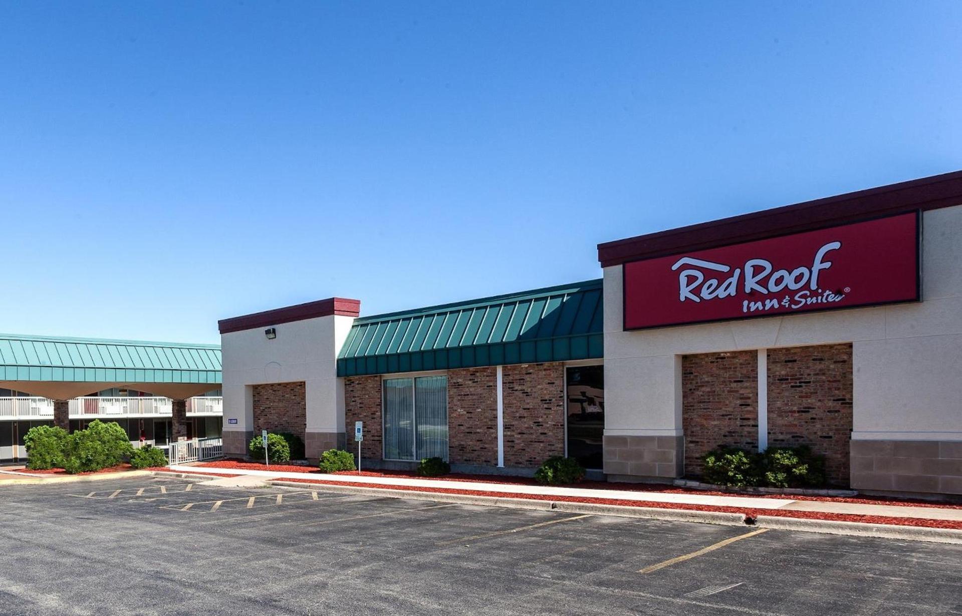 Red Roof Inn & Suites DeKalb photo 3