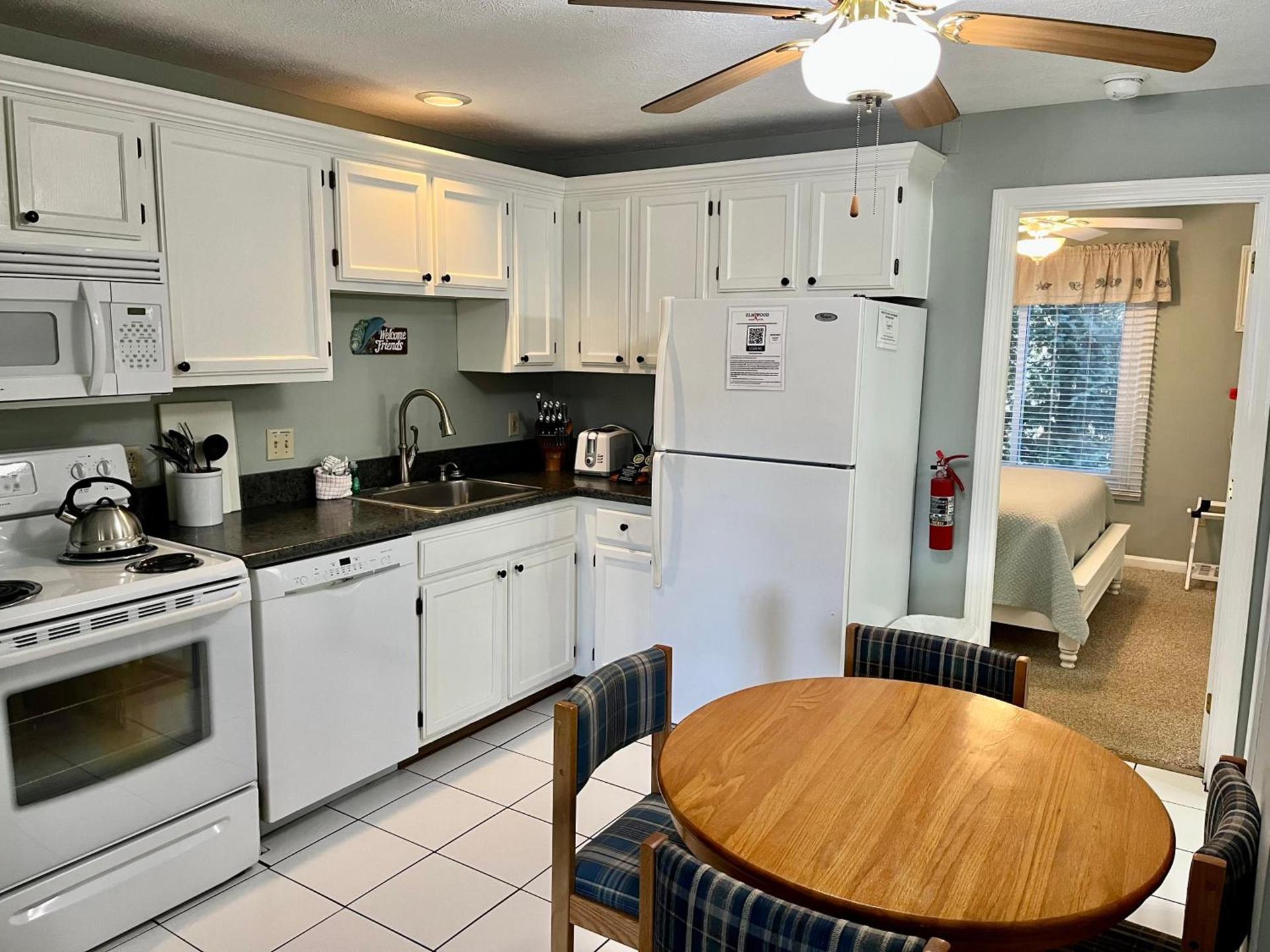 Elmwood Resort Hotel photo 64