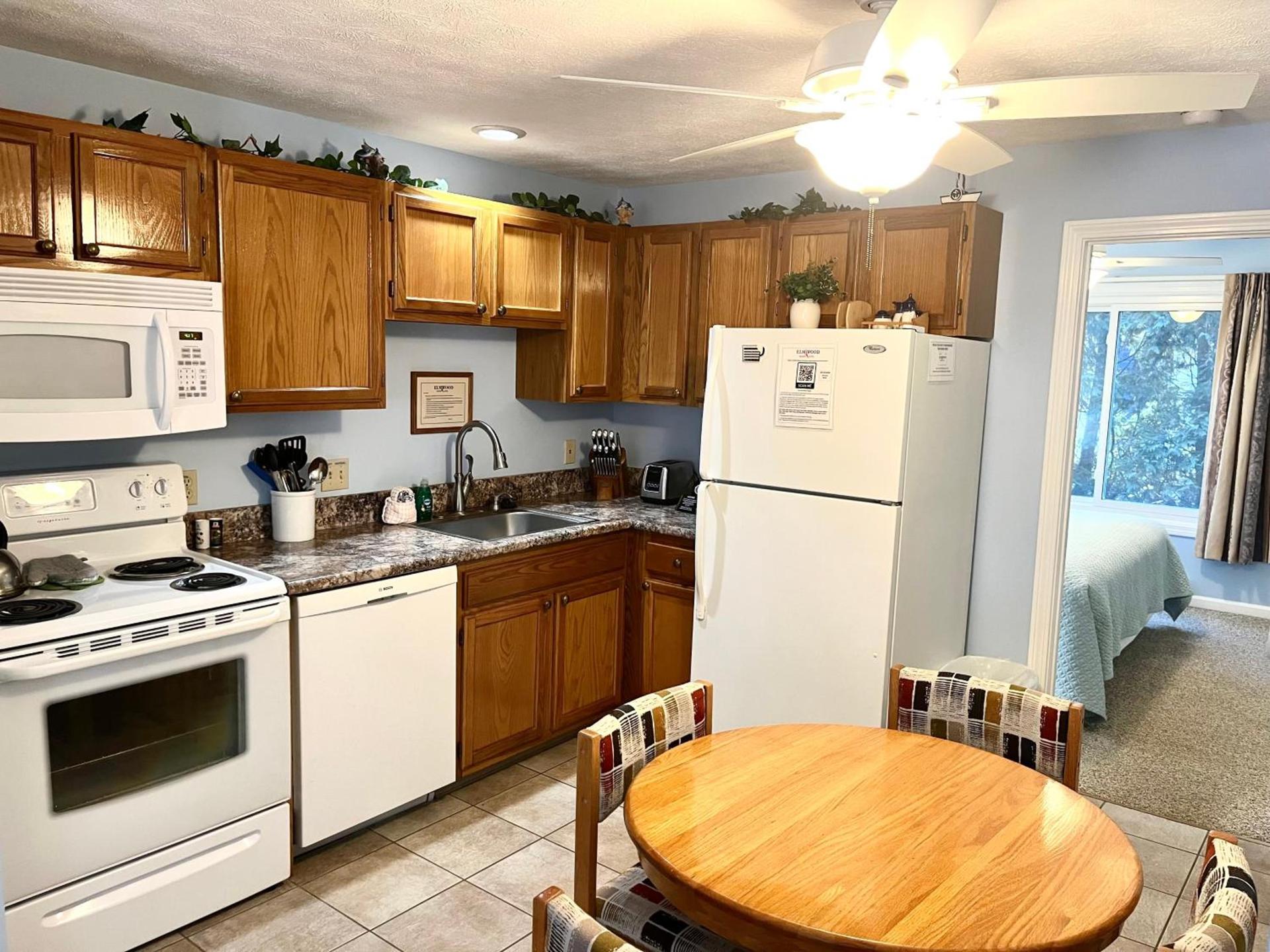 Elmwood Resort Hotel photo 65