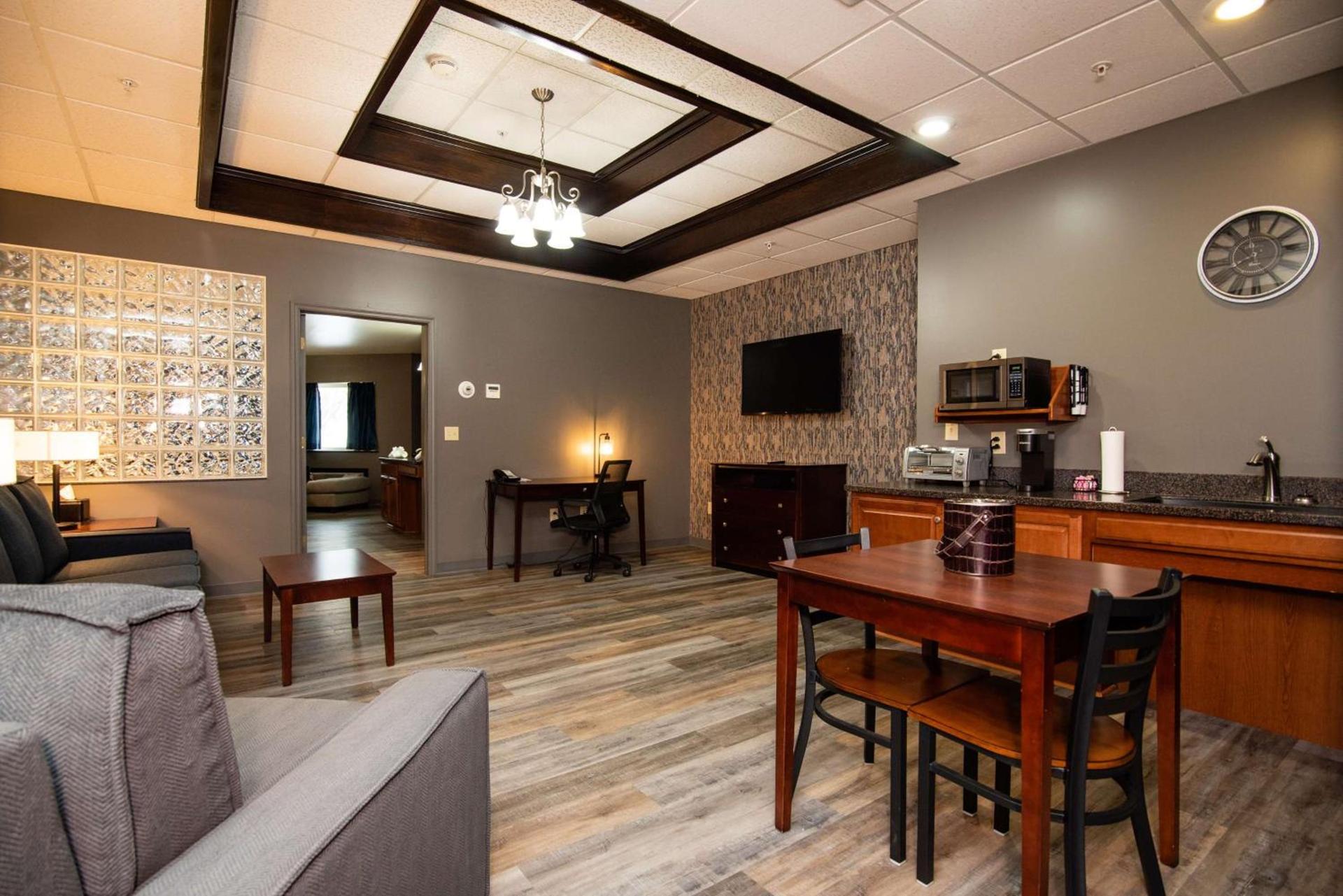 Best Western Plus Plattsburgh photo 39