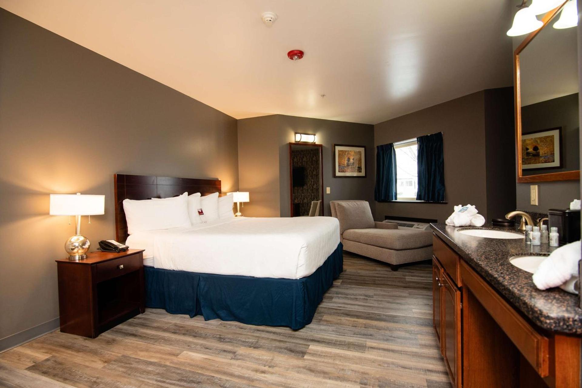 Best Western Plus Plattsburgh photo 40