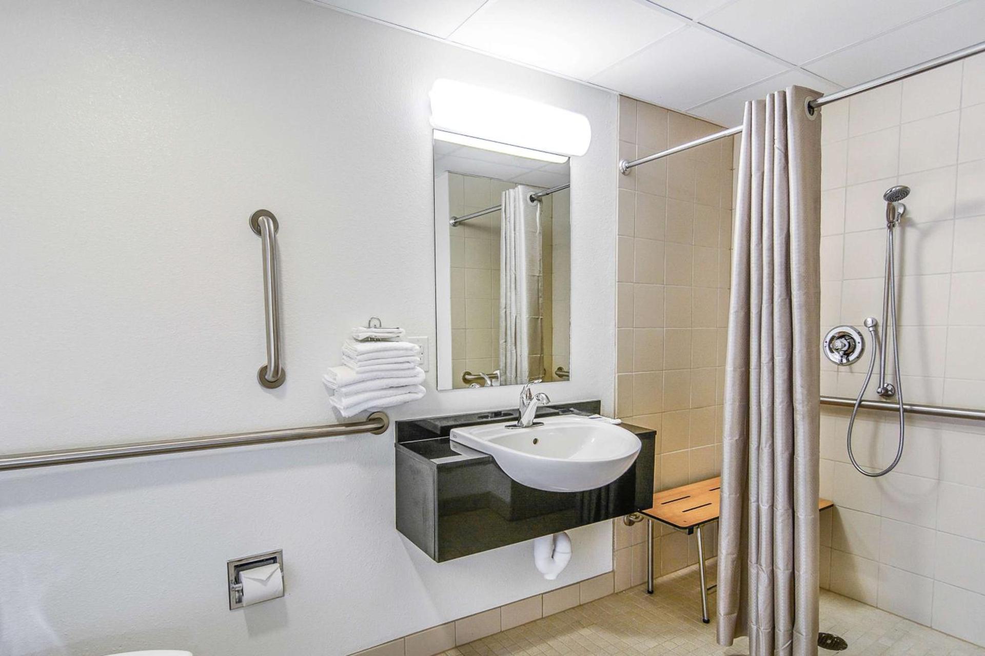 Motel 6-Framingham, MA - Boston West photo 10