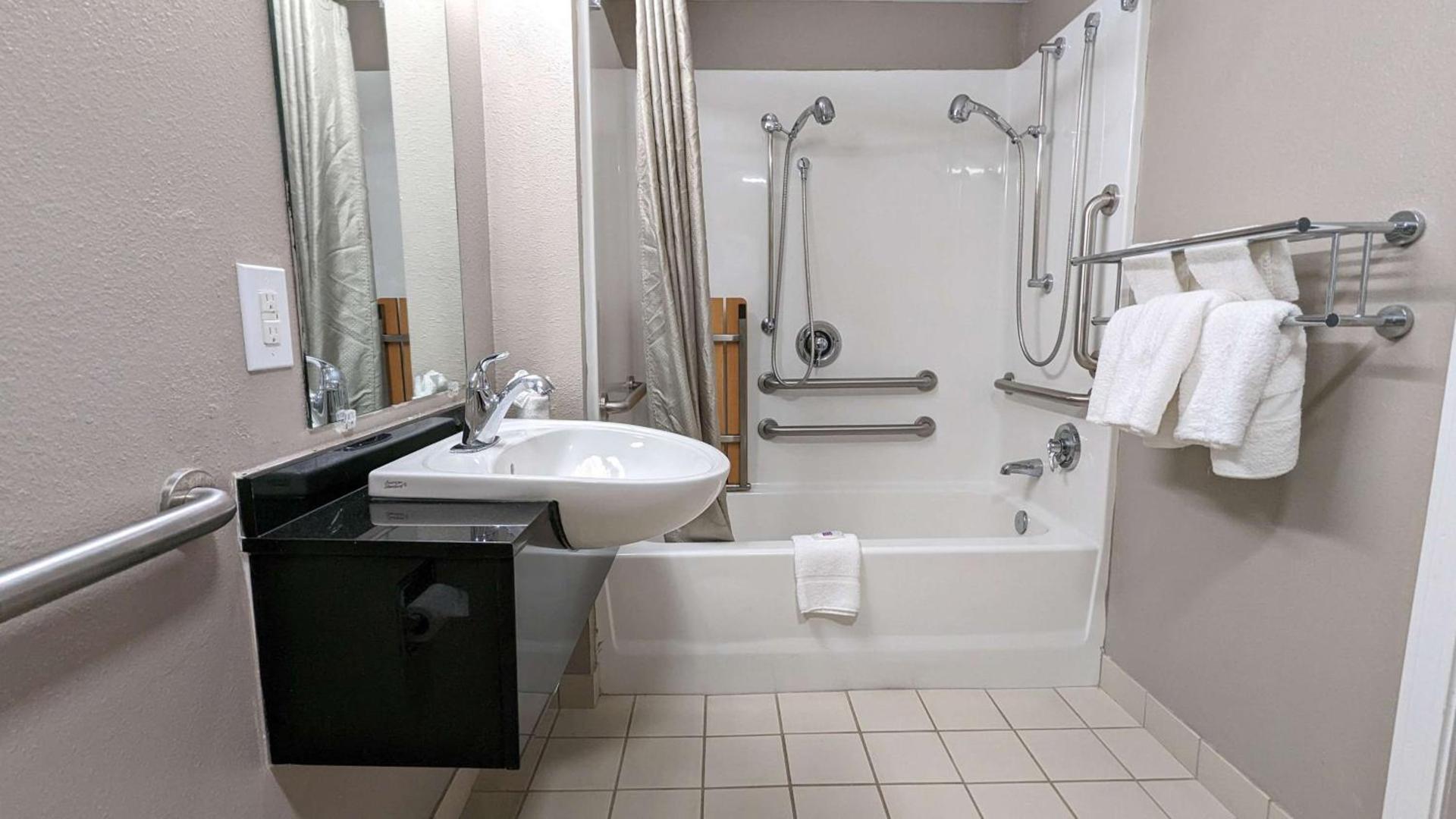Motel 6-Framingham, MA - Boston West photo 11