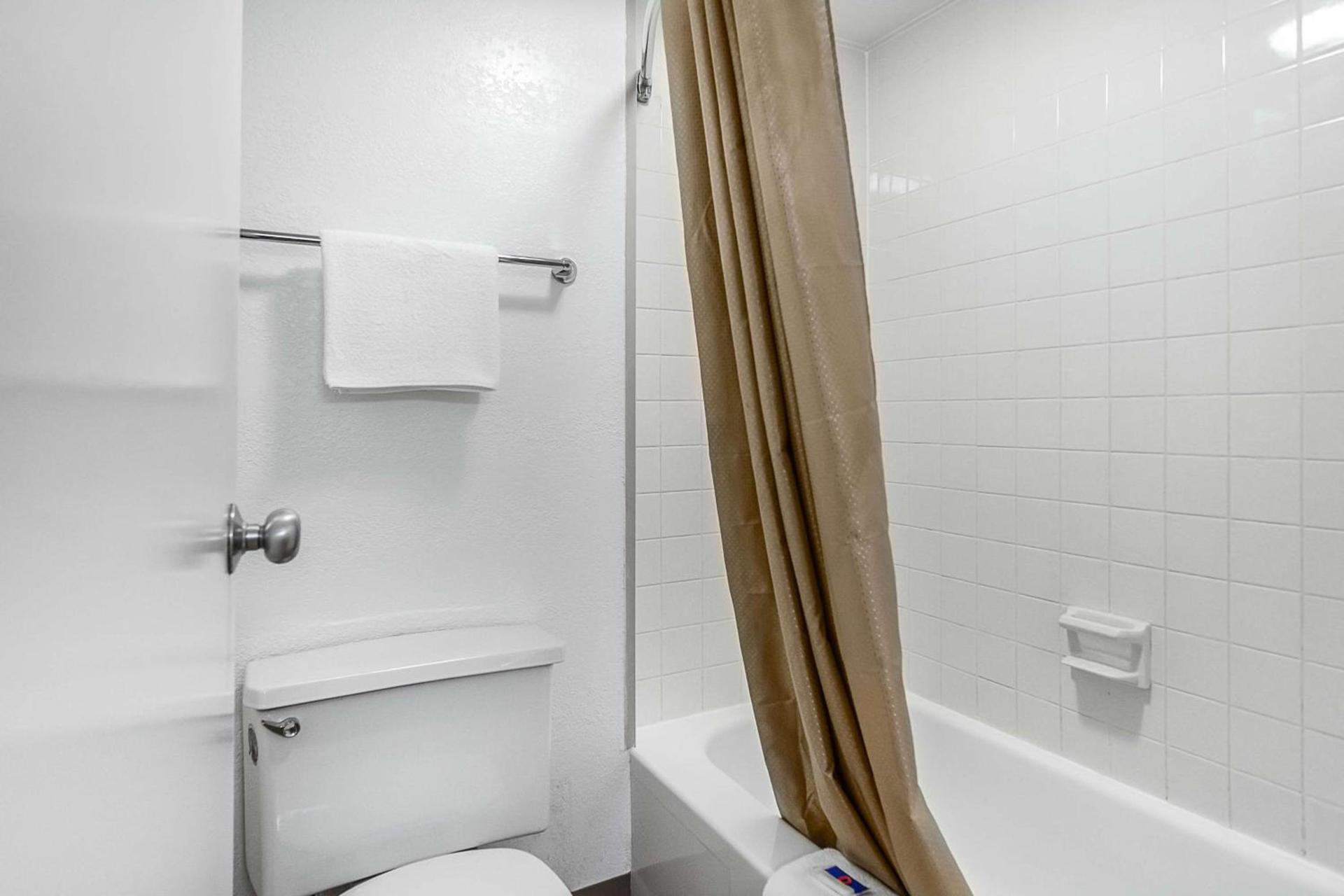 Motel 6-Framingham, MA - Boston West photo 14